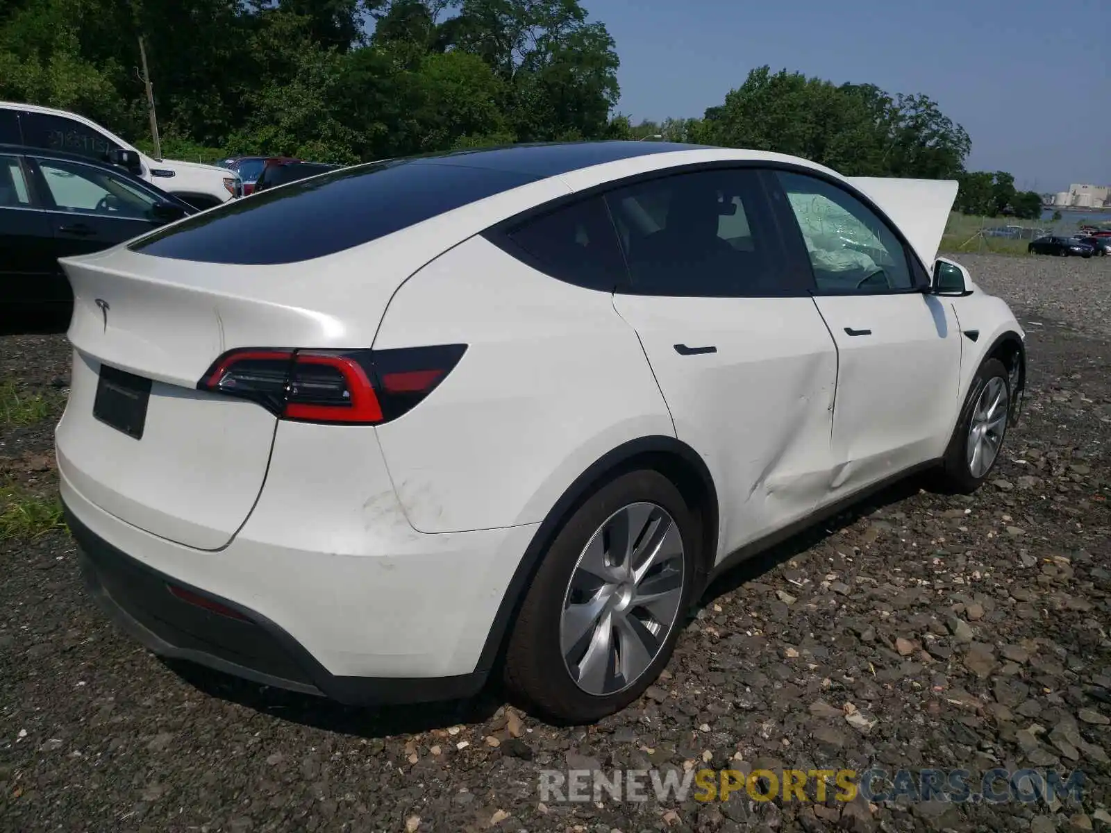 4 Photograph of a damaged car 5YJYGDEDXMF105492 TESLA MODEL Y 2021