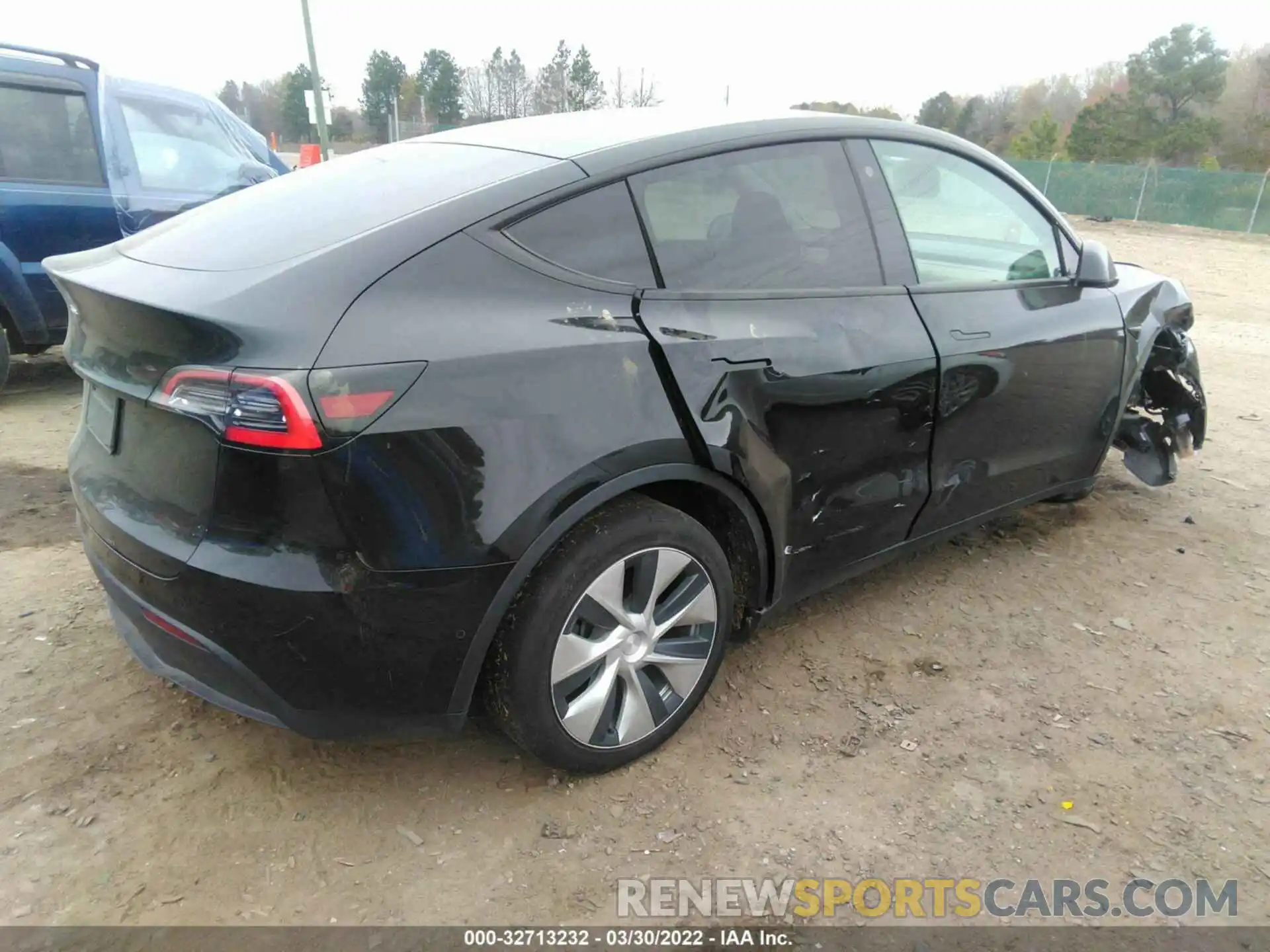 4 Photograph of a damaged car 5YJYGDEDXMF114015 TESLA MODEL Y 2021