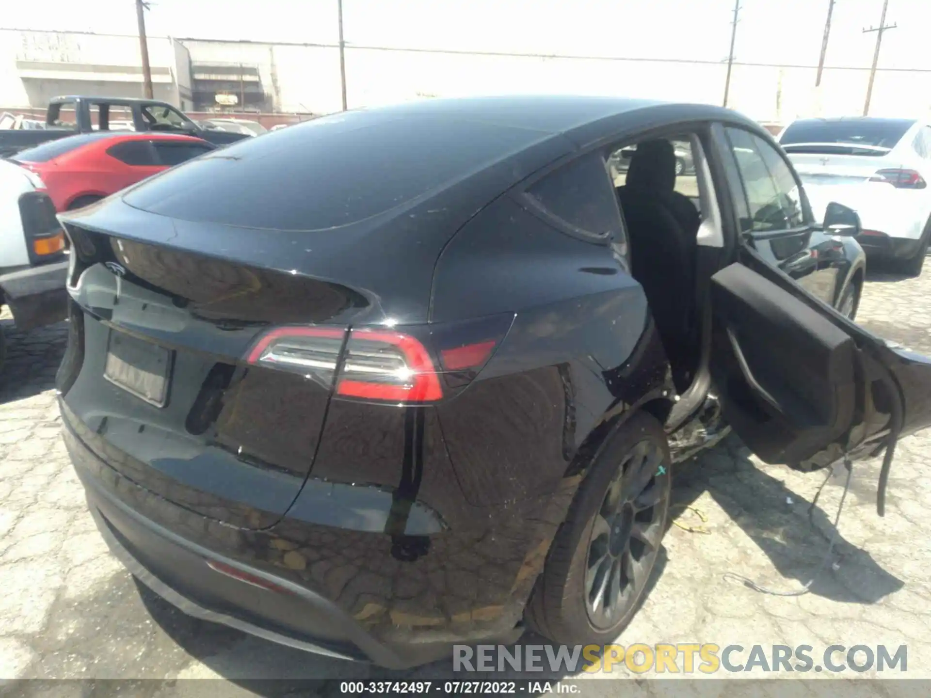 4 Photograph of a damaged car 5YJYGDEDXMF132708 TESLA MODEL Y 2021