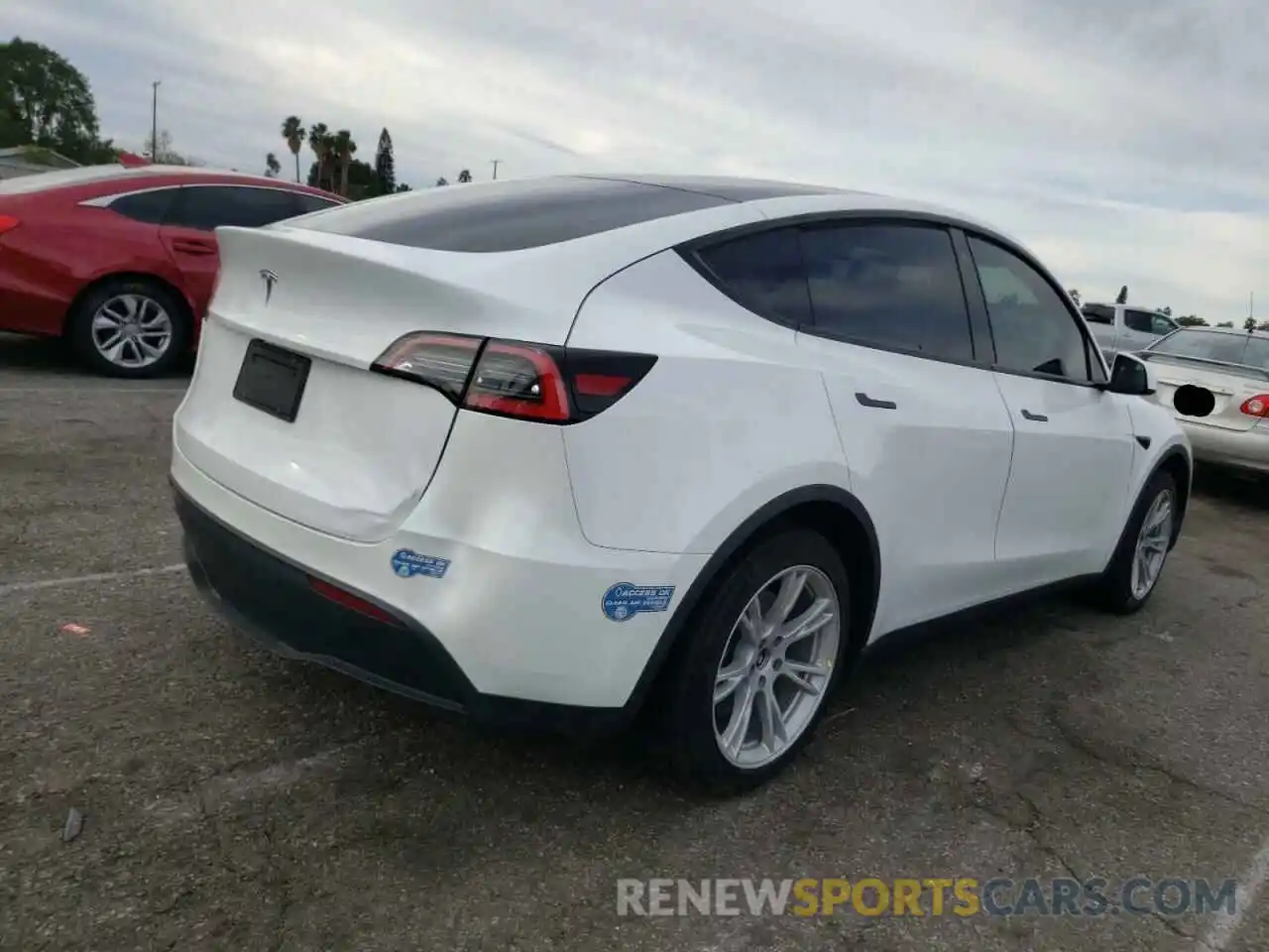 4 Photograph of a damaged car 5YJYGDEDXMF133566 TESLA MODEL Y 2021