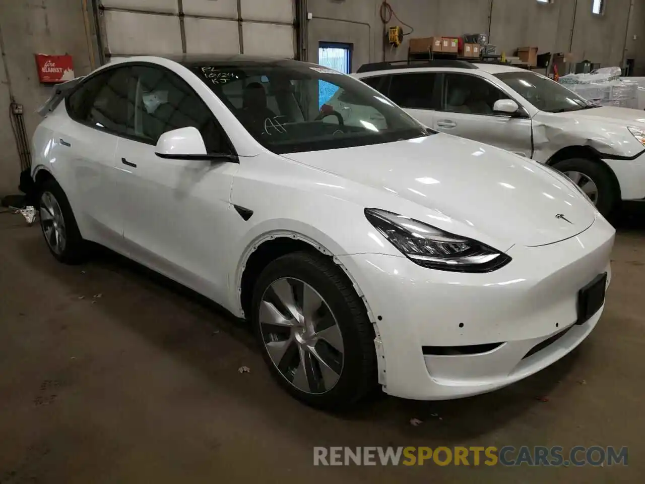 1 Photograph of a damaged car 5YJYGDEE0MF068221 TESLA MODEL Y 2021