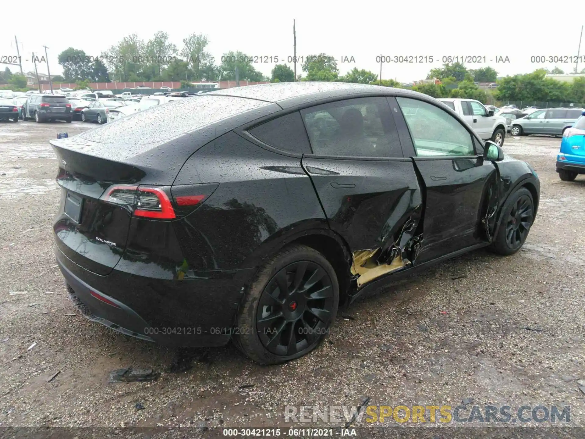 4 Photograph of a damaged car 5YJYGDEE0MF081129 TESLA MODEL Y 2021