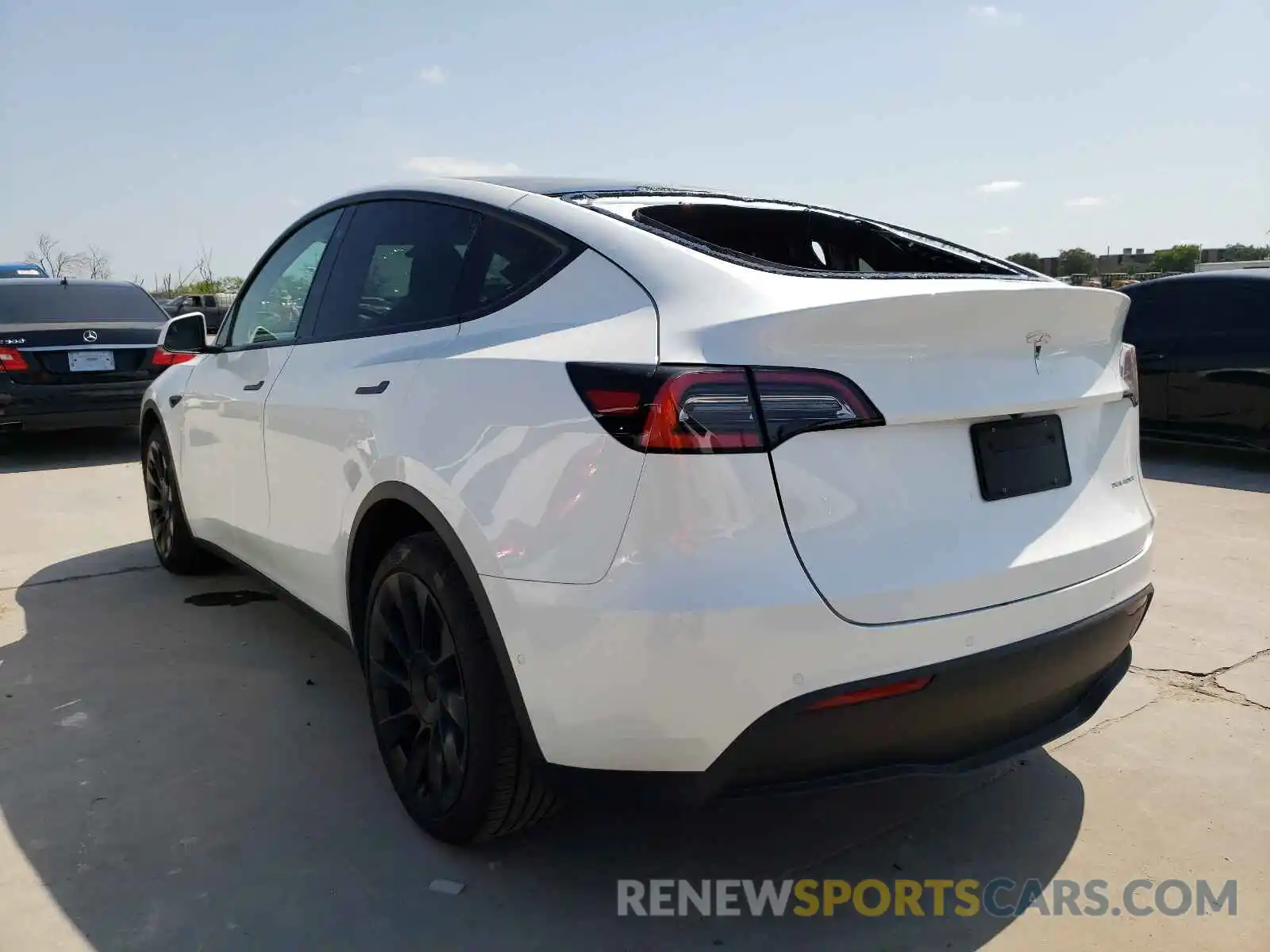 3 Photograph of a damaged car 5YJYGDEE0MF082880 TESLA MODEL Y 2021