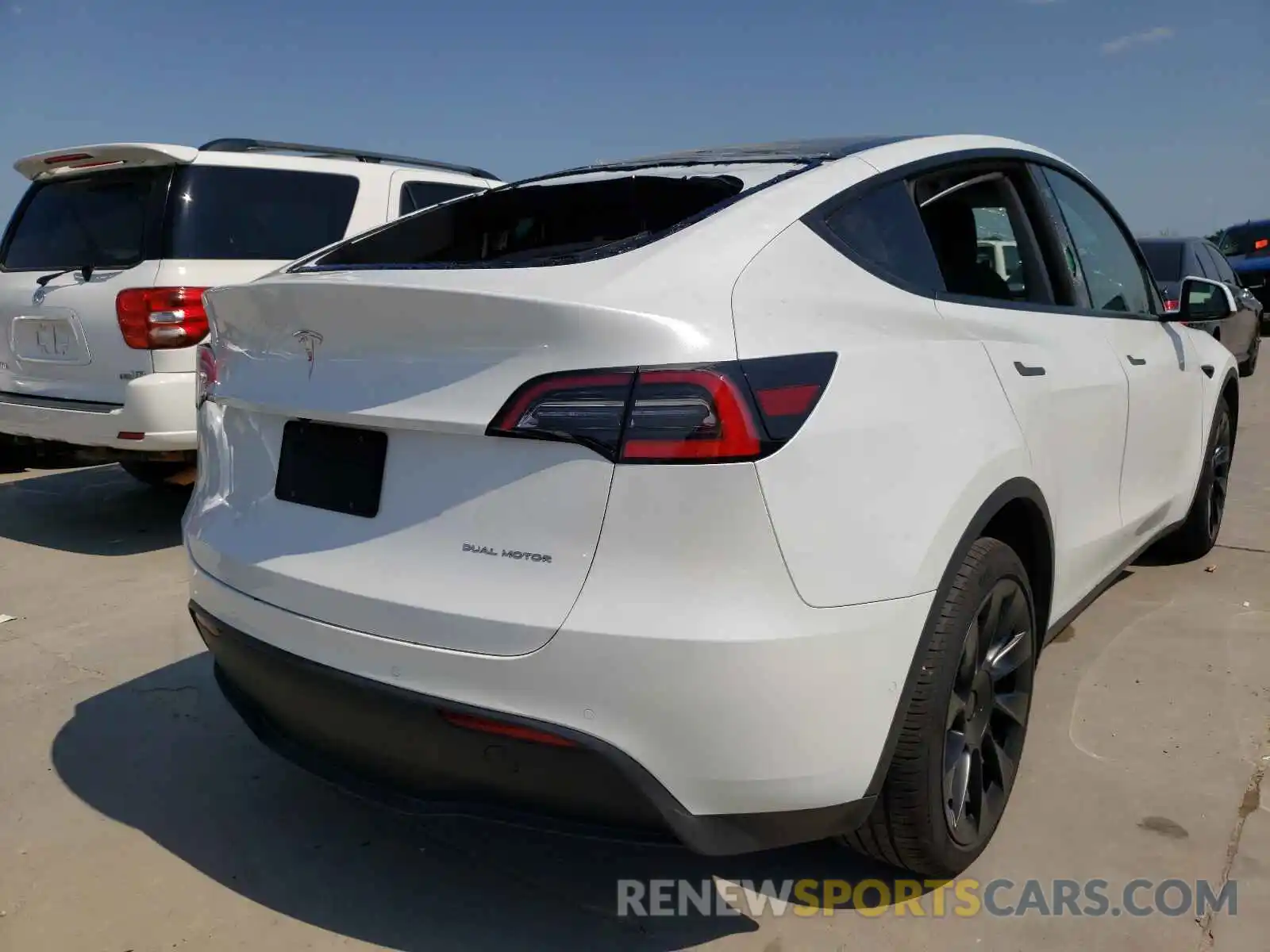 4 Photograph of a damaged car 5YJYGDEE0MF082880 TESLA MODEL Y 2021