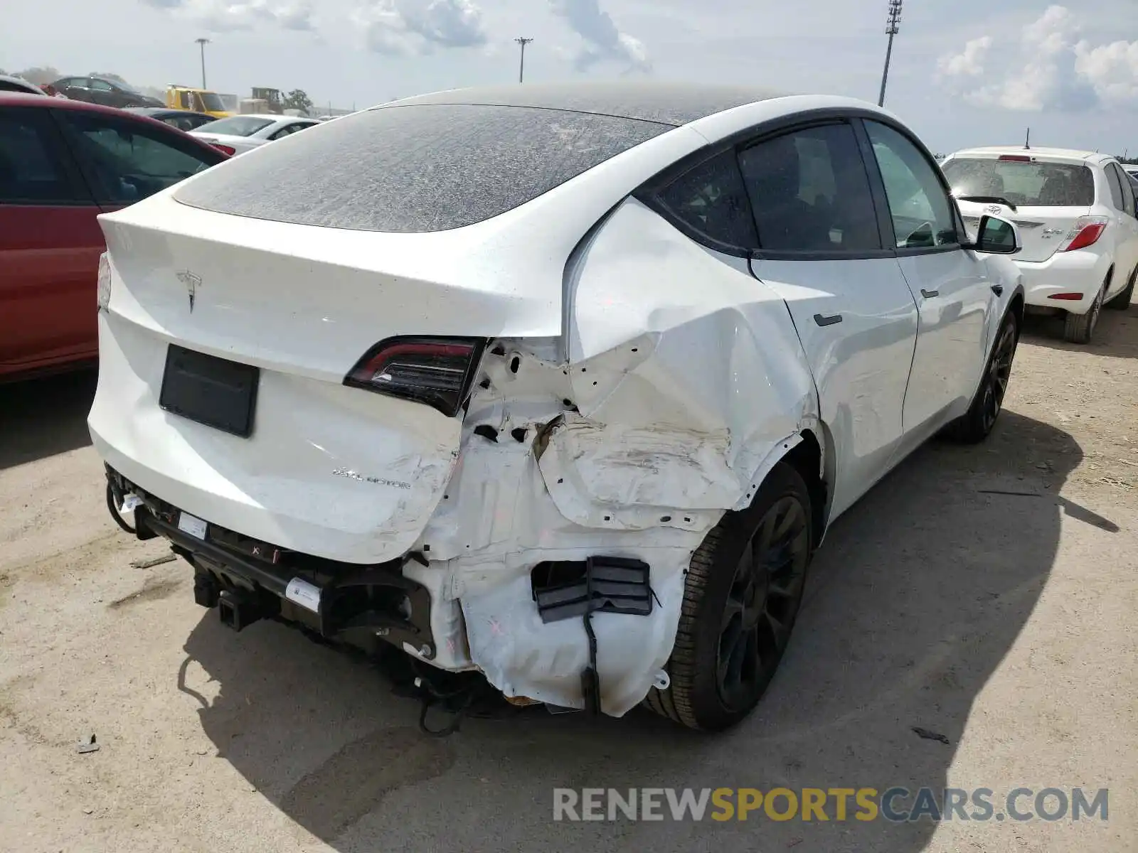 4 Photograph of a damaged car 5YJYGDEE0MF083012 TESLA MODEL Y 2021