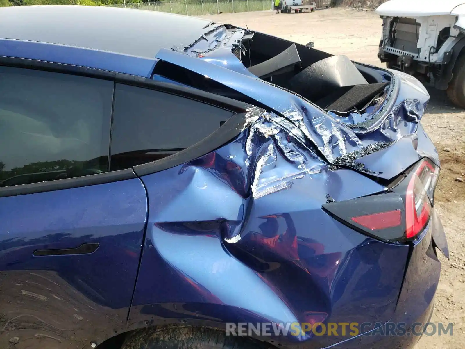 9 Photograph of a damaged car 5YJYGDEE0MF086458 TESLA MODEL Y 2021