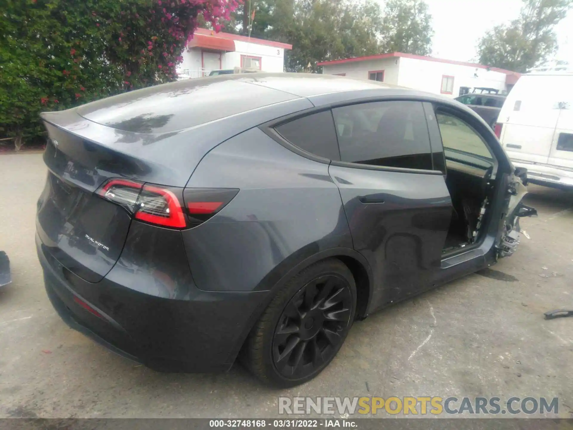 4 Photograph of a damaged car 5YJYGDEE0MF095323 TESLA MODEL Y 2021