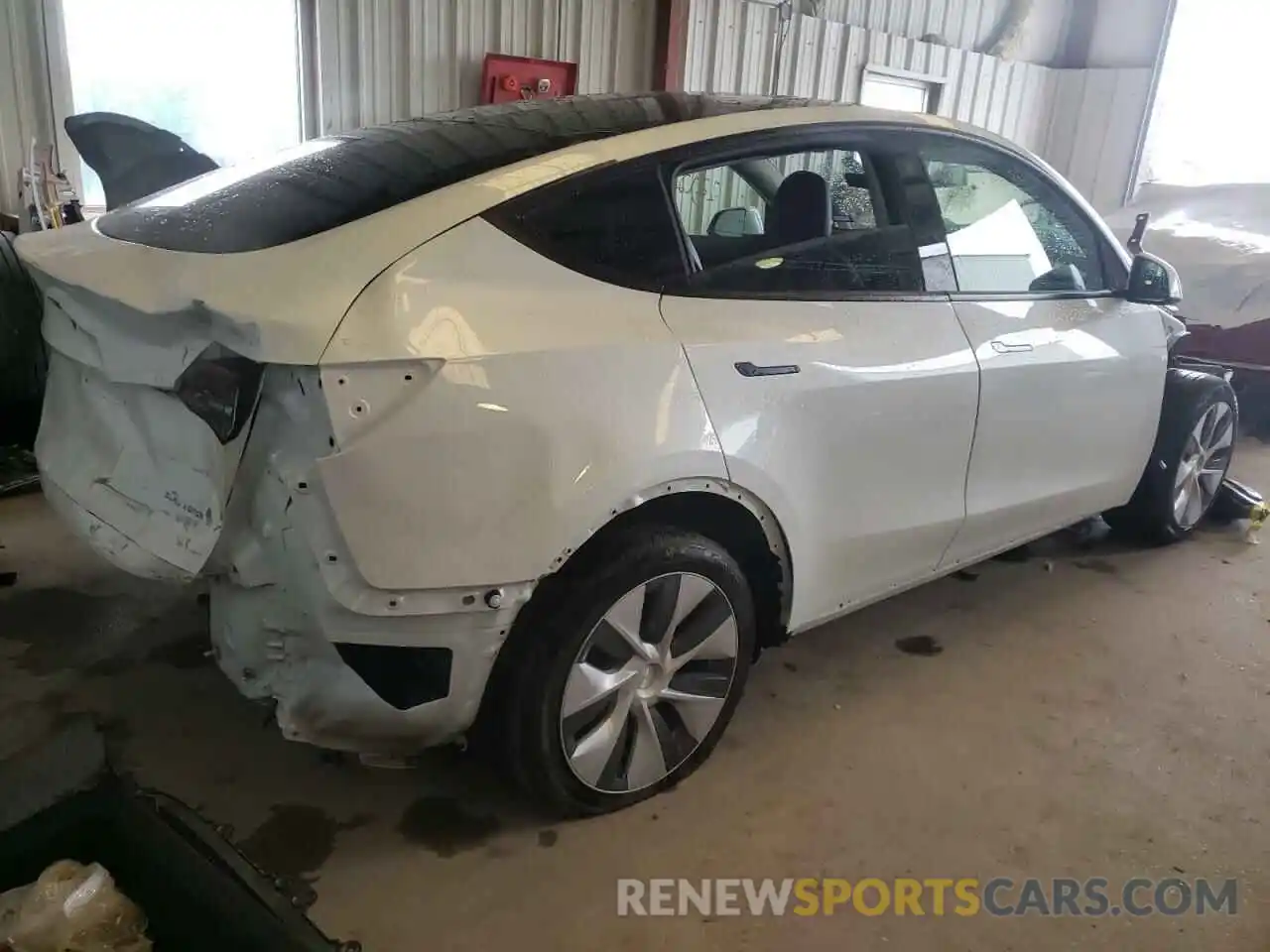 4 Photograph of a damaged car 5YJYGDEE0MF114310 TESLA MODEL Y 2021