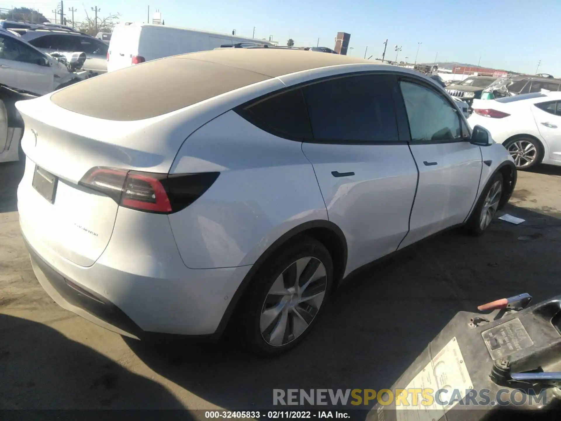 4 Photograph of a damaged car 5YJYGDEE0MF117157 TESLA MODEL Y 2021