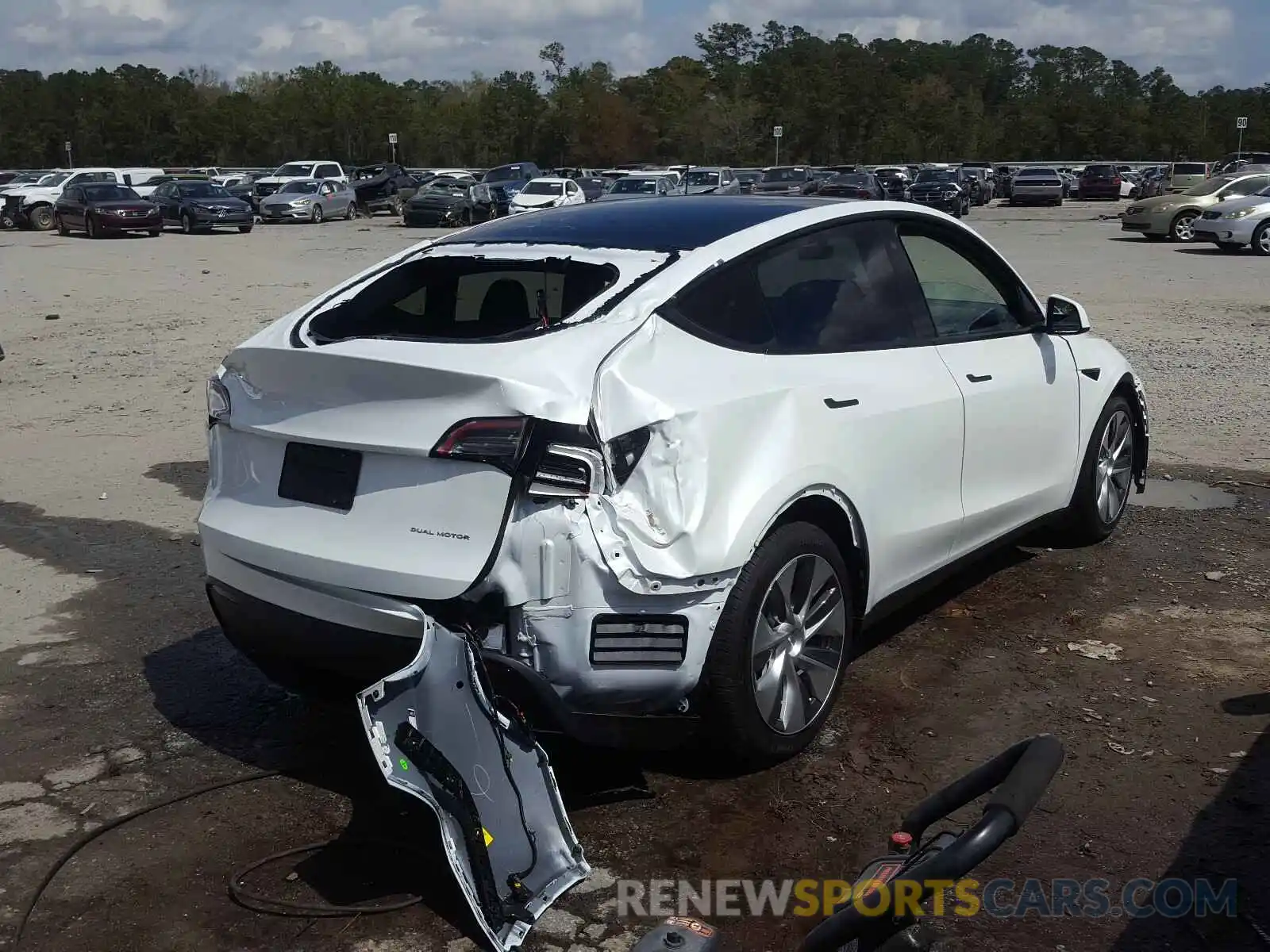 4 Photograph of a damaged car 5YJYGDEE0MF118812 TESLA MODEL Y 2021