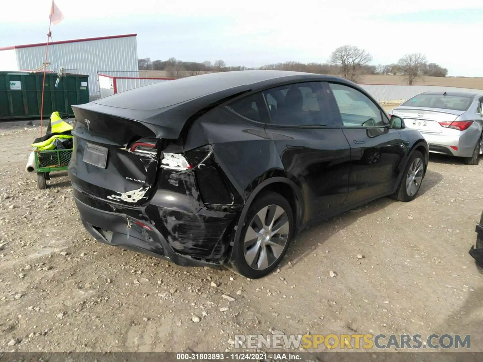 4 Photograph of a damaged car 5YJYGDEE0MF124027 TESLA MODEL Y 2021