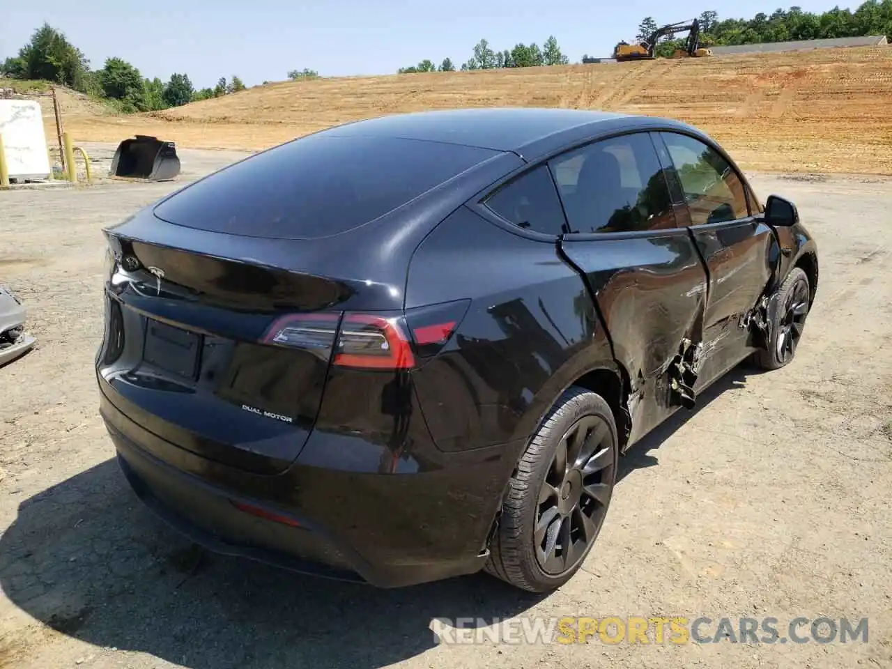 4 Photograph of a damaged car 5YJYGDEE0MF125744 TESLA MODEL Y 2021