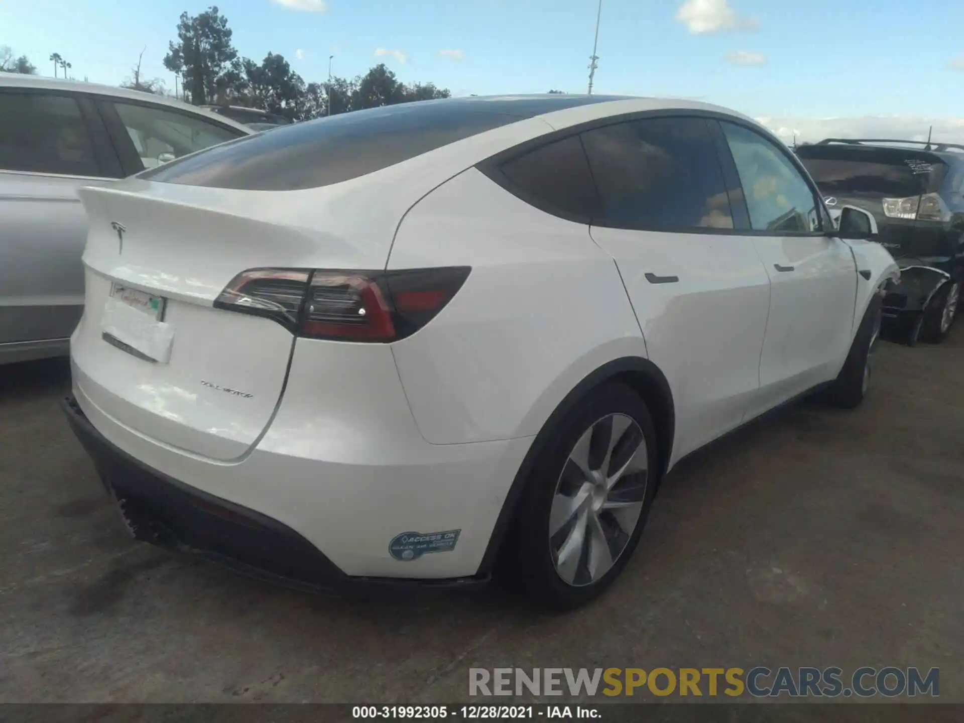 4 Photograph of a damaged car 5YJYGDEE0MF160719 TESLA MODEL Y 2021