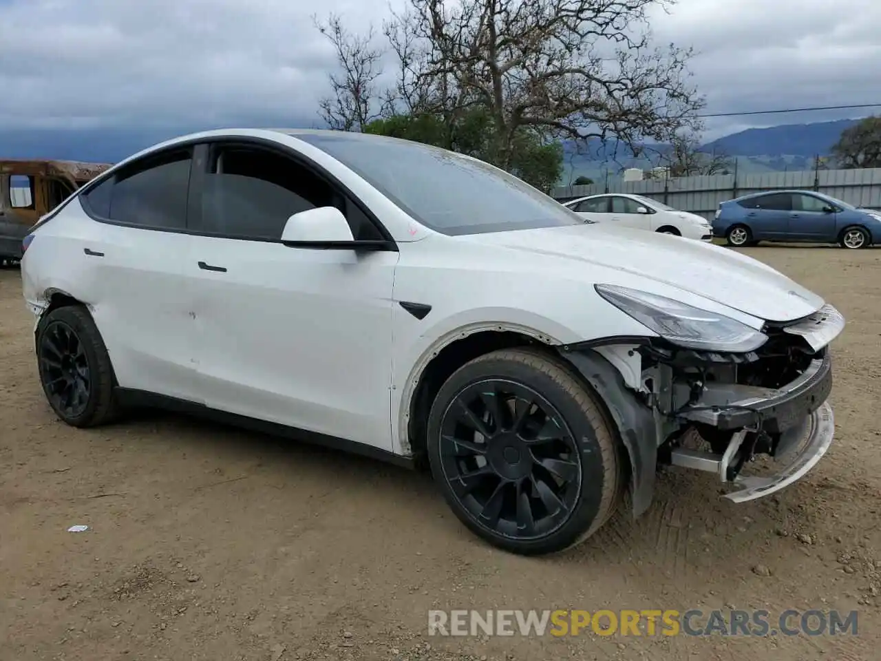 4 Photograph of a damaged car 5YJYGDEE0MF162101 TESLA MODEL Y 2021