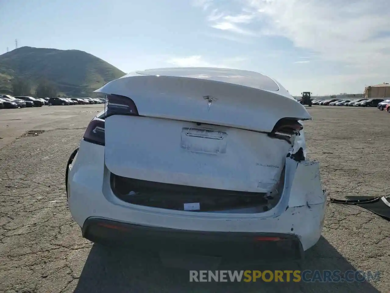 6 Photograph of a damaged car 5YJYGDEE0MF173129 TESLA MODEL Y 2021