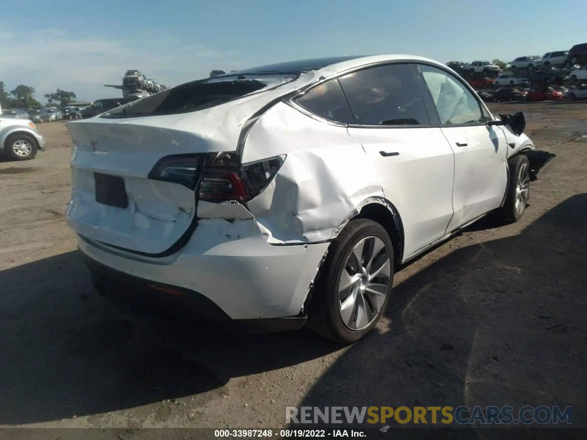 4 Photograph of a damaged car 5YJYGDEE0MF174782 TESLA MODEL Y 2021