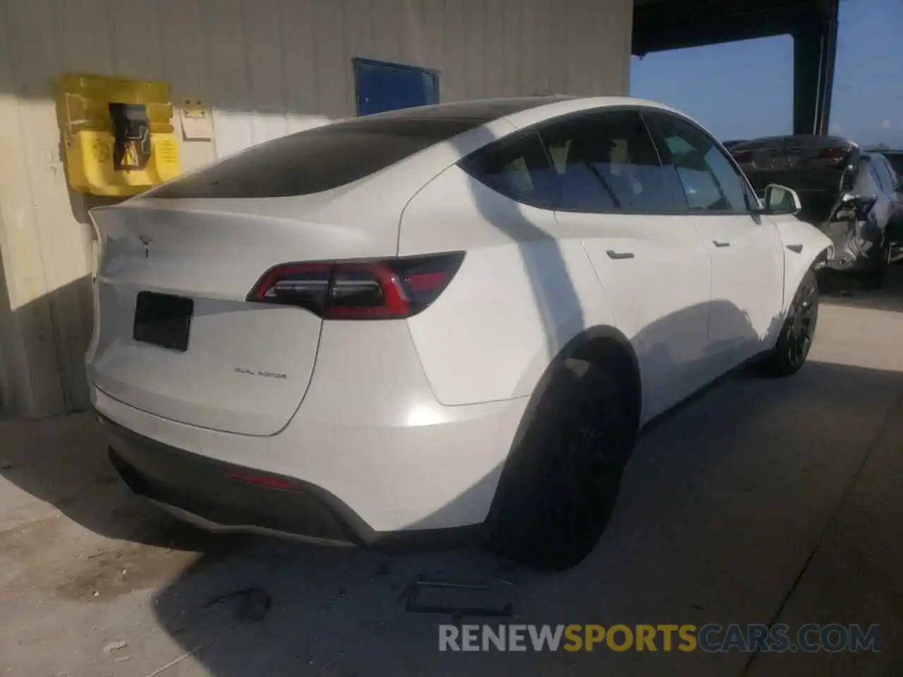 4 Photograph of a damaged car 5YJYGDEE0MF176239 TESLA MODEL Y 2021