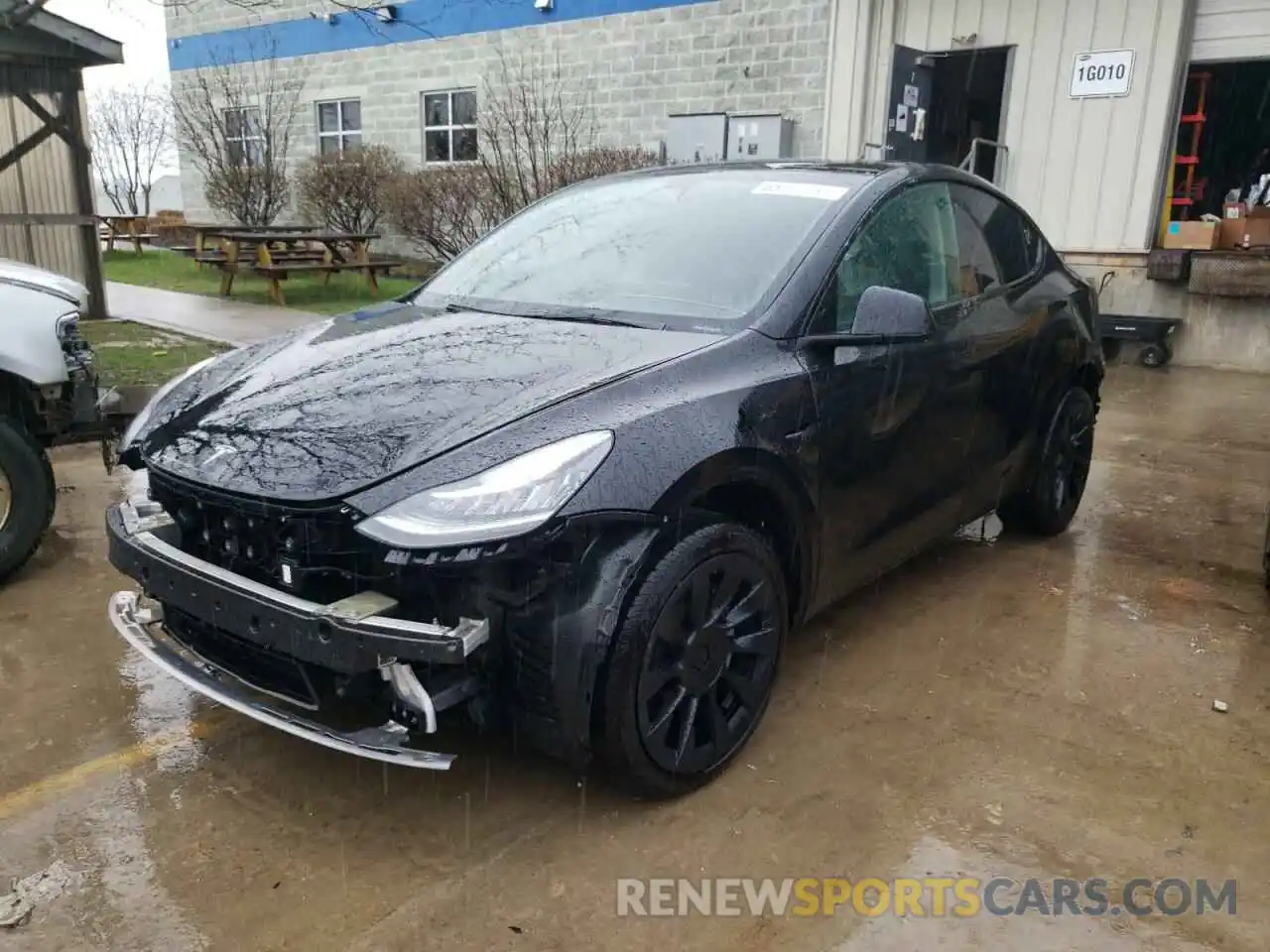 2 Photograph of a damaged car 5YJYGDEE0MF183319 TESLA MODEL Y 2021