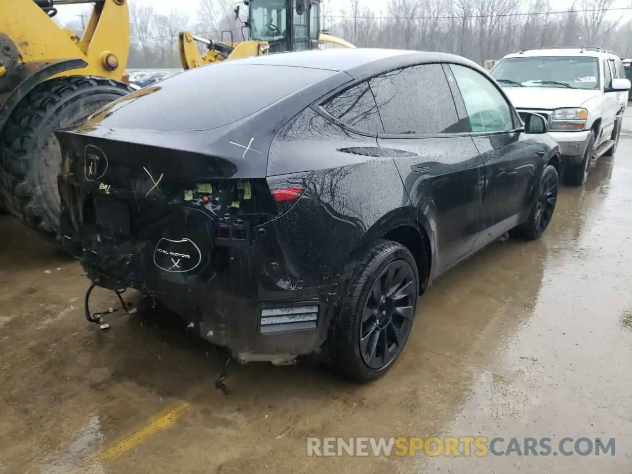 4 Photograph of a damaged car 5YJYGDEE0MF183319 TESLA MODEL Y 2021