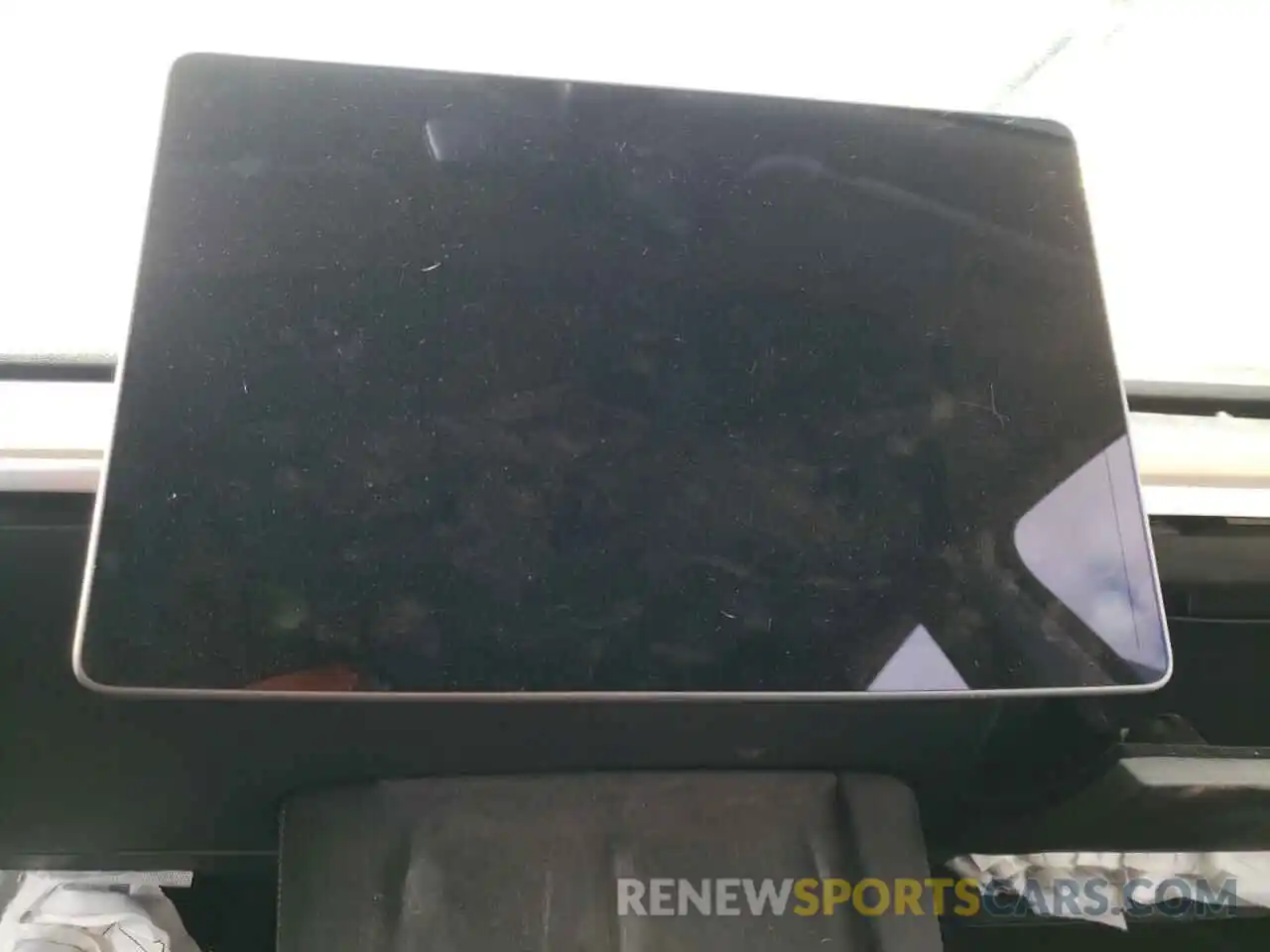 8 Photograph of a damaged car 5YJYGDEE0MF190643 TESLA MODEL Y 2021