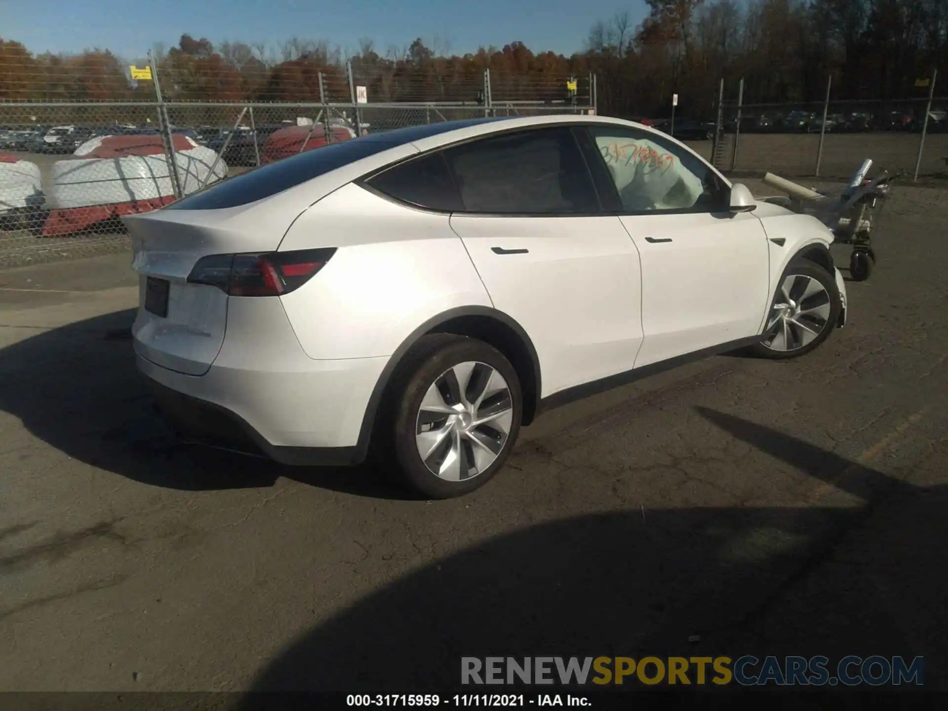 4 Photograph of a damaged car 5YJYGDEE0MF191422 TESLA MODEL Y 2021