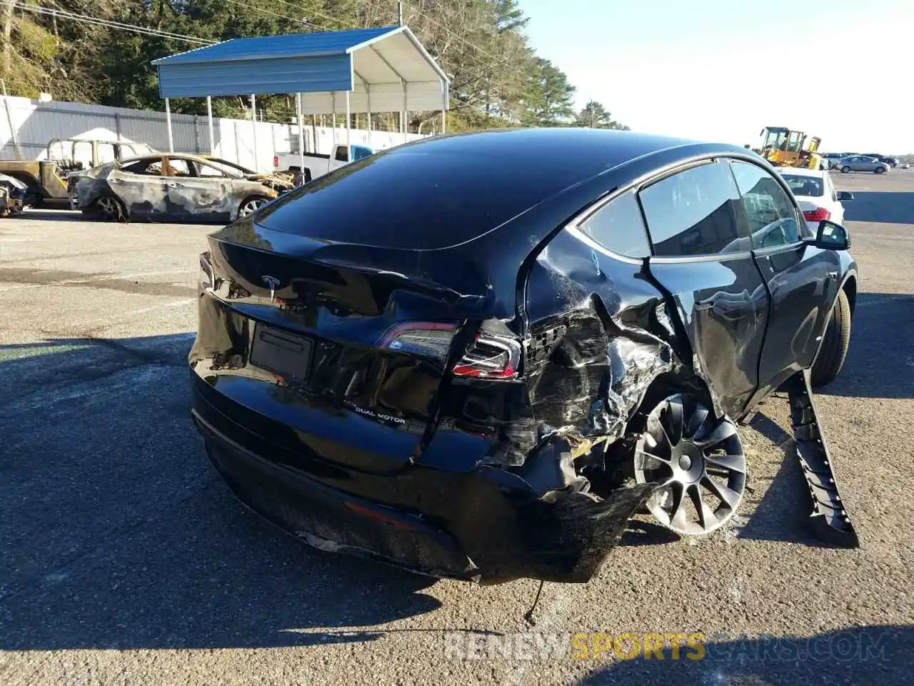 4 Photograph of a damaged car 5YJYGDEE0MF193901 TESLA MODEL Y 2021