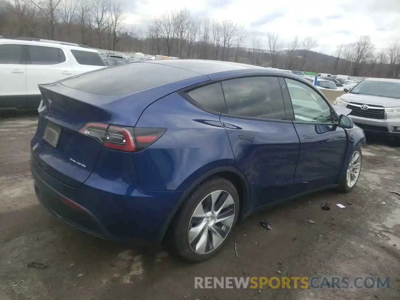 3 Photograph of a damaged car 5YJYGDEE0MF195485 TESLA MODEL Y 2021