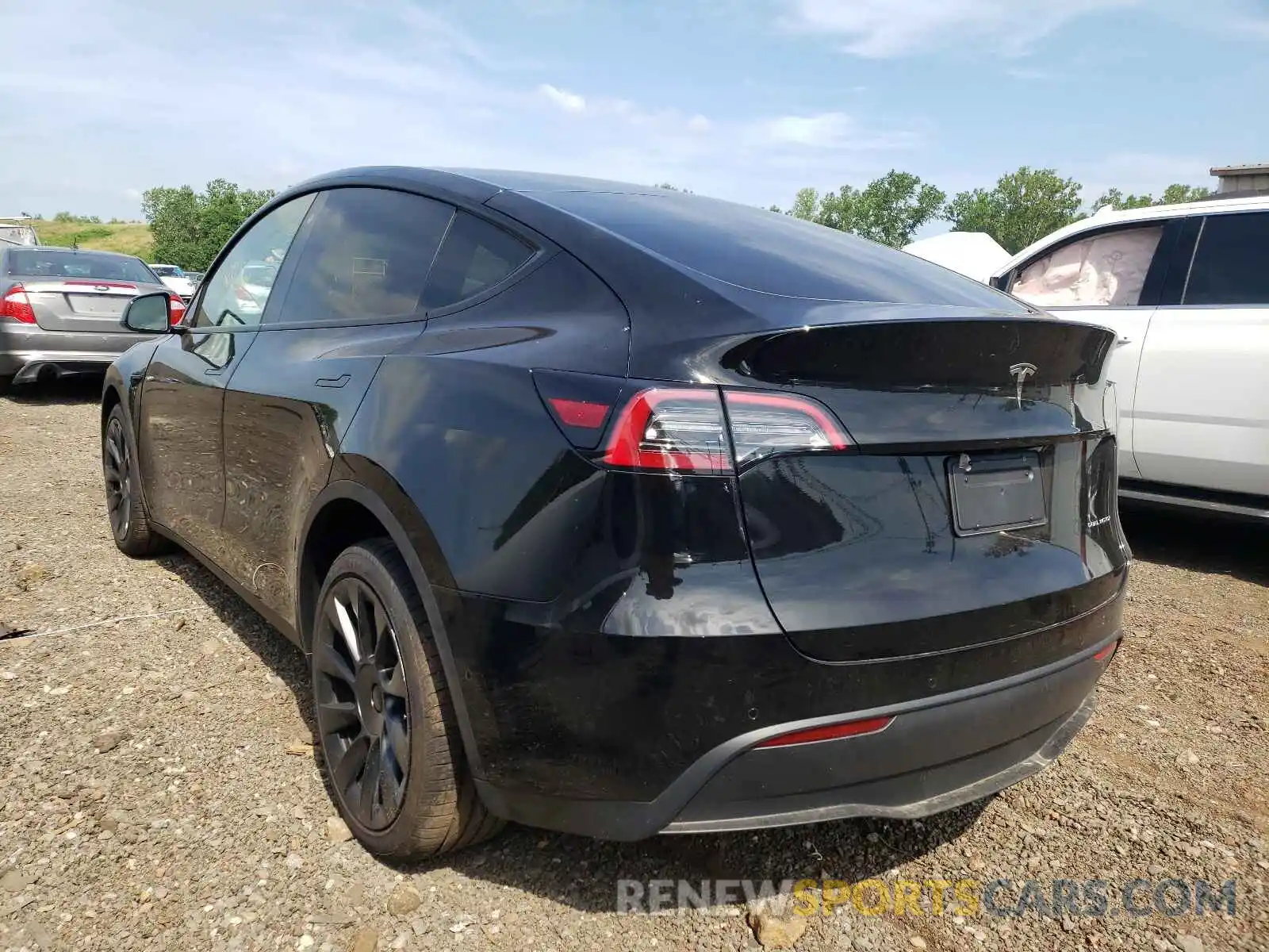 3 Photograph of a damaged car 5YJYGDEE0MF198256 TESLA MODEL Y 2021