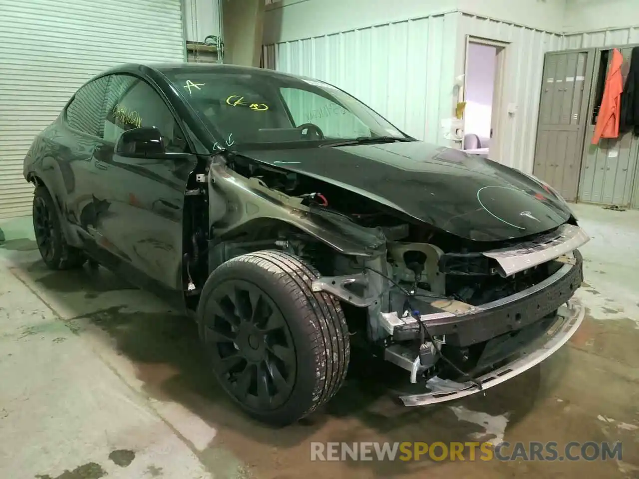 1 Photograph of a damaged car 5YJYGDEE0MF207425 TESLA MODEL Y 2021