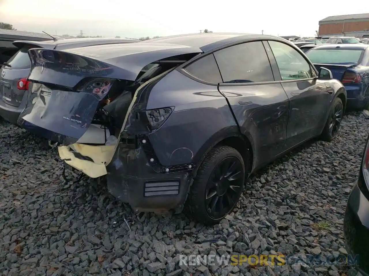 4 Photograph of a damaged car 5YJYGDEE0MF210504 TESLA MODEL Y 2021