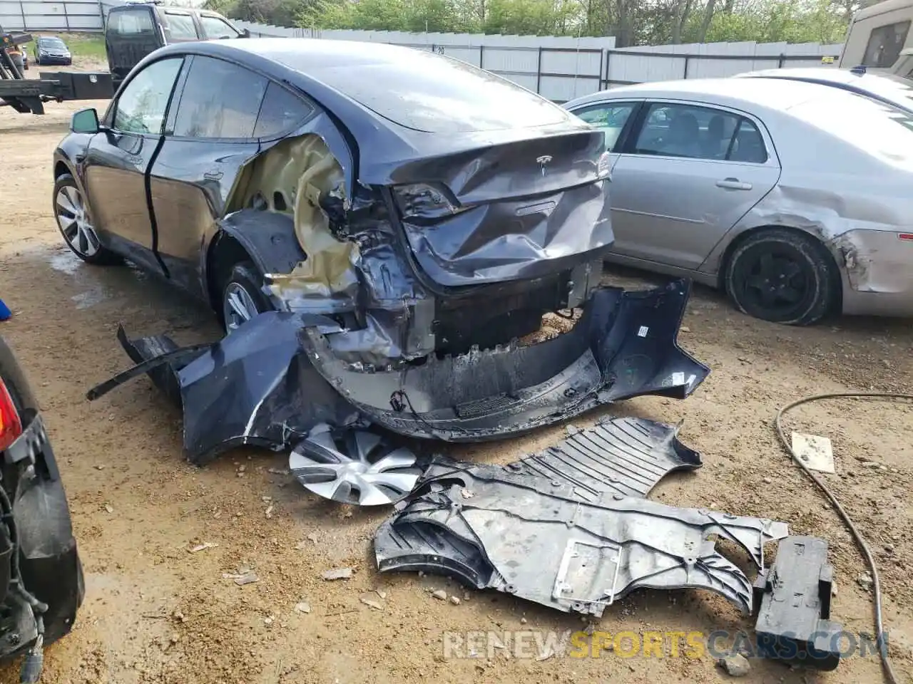 3 Photograph of a damaged car 5YJYGDEE0MF225214 TESLA MODEL Y 2021