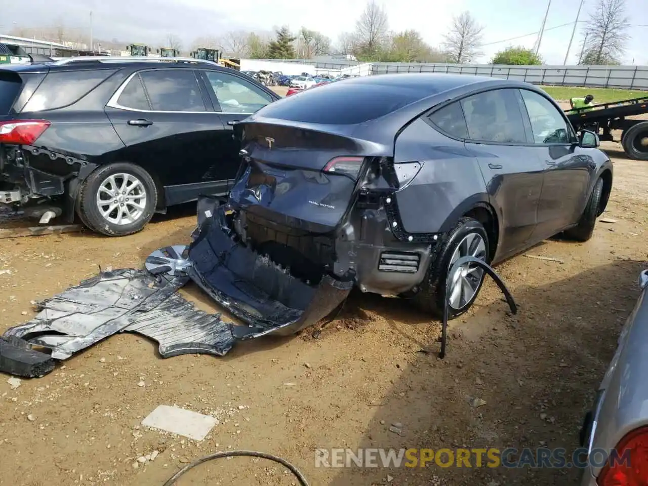 4 Photograph of a damaged car 5YJYGDEE0MF225214 TESLA MODEL Y 2021