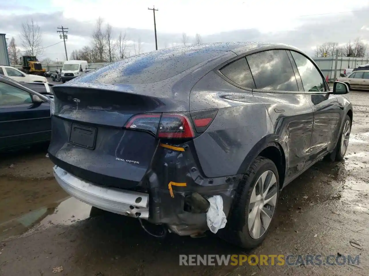 4 Photograph of a damaged car 5YJYGDEE0MF232437 TESLA MODEL Y 2021