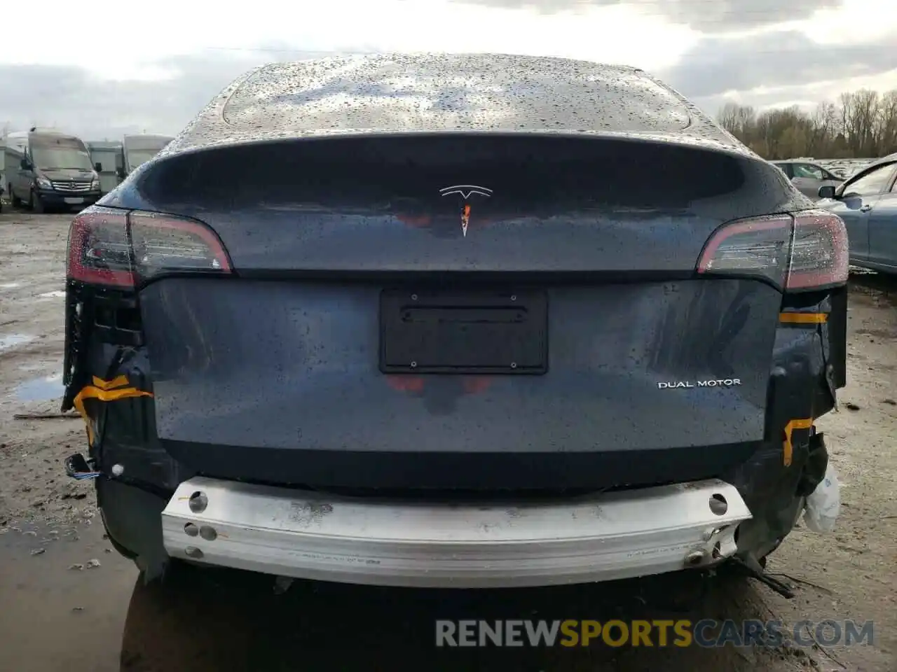 9 Photograph of a damaged car 5YJYGDEE0MF232437 TESLA MODEL Y 2021