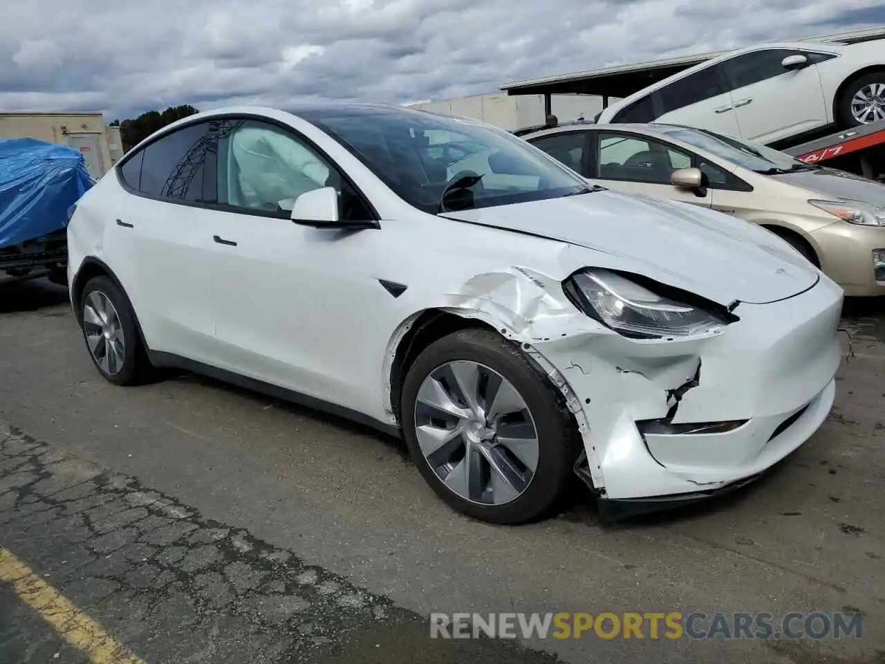 4 Photograph of a damaged car 5YJYGDEE0MF232499 TESLA MODEL Y 2021