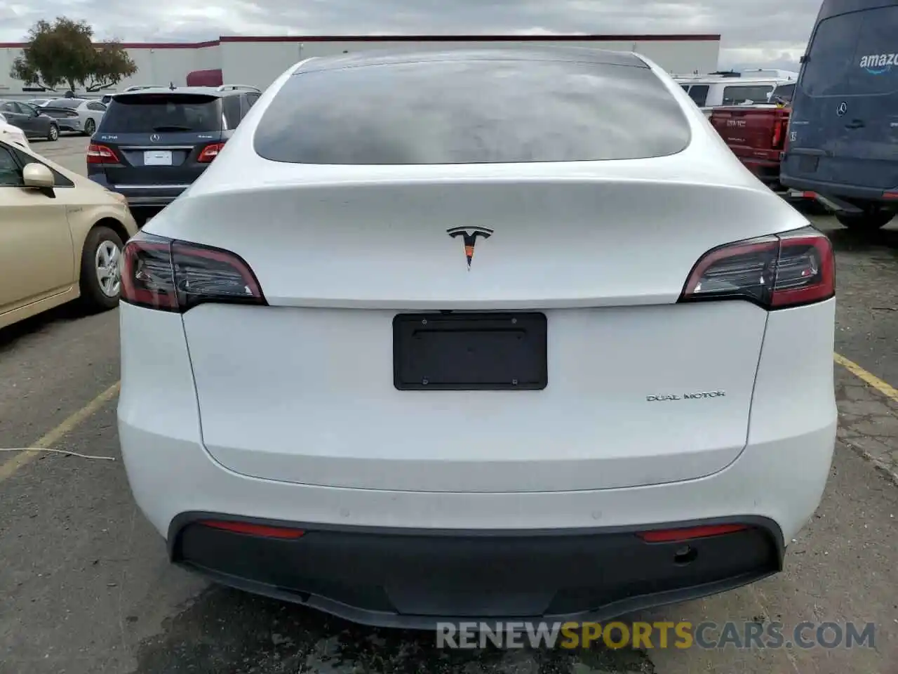 6 Photograph of a damaged car 5YJYGDEE0MF232499 TESLA MODEL Y 2021