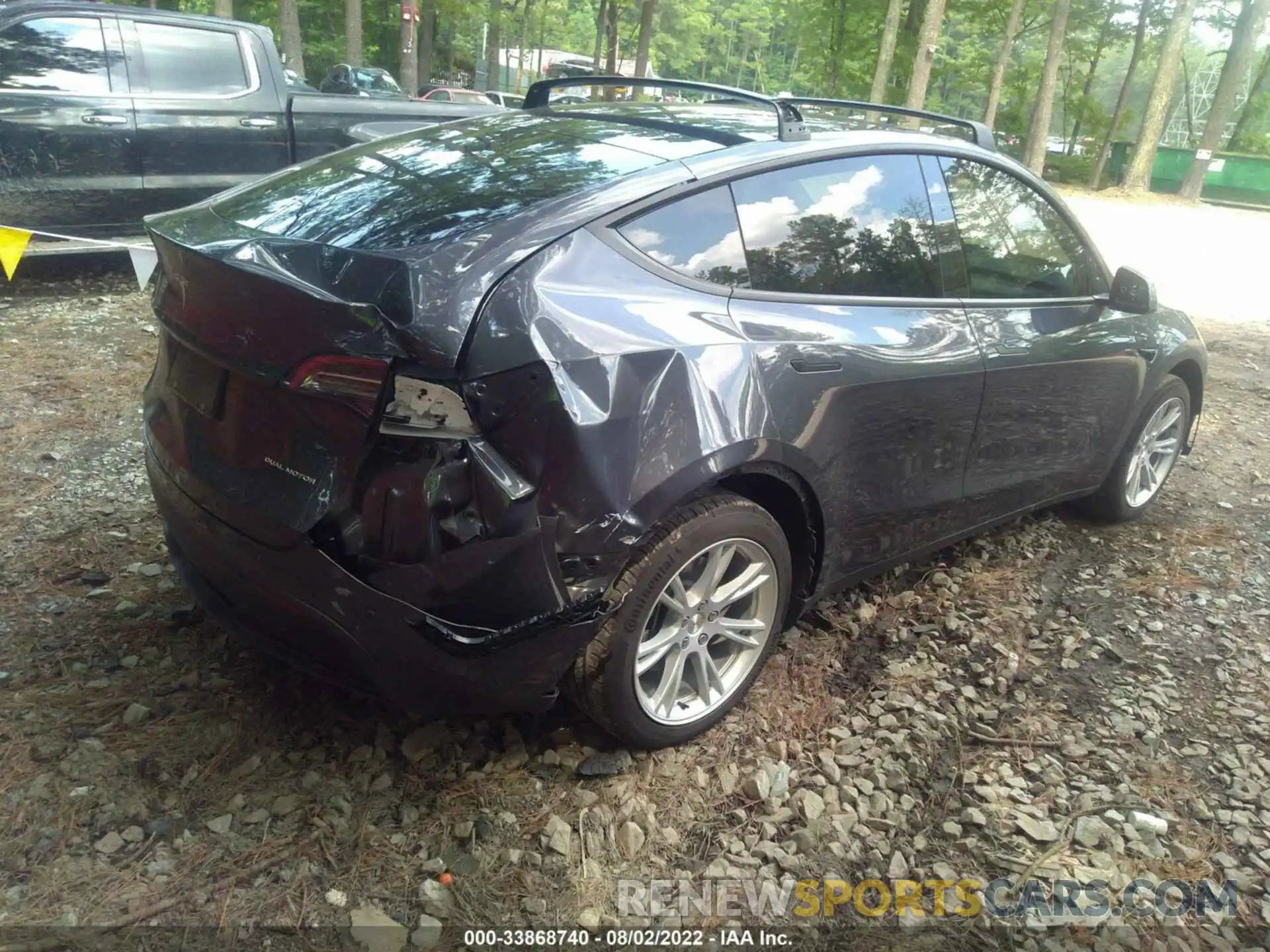 4 Photograph of a damaged car 5YJYGDEE0MF254955 TESLA MODEL Y 2021