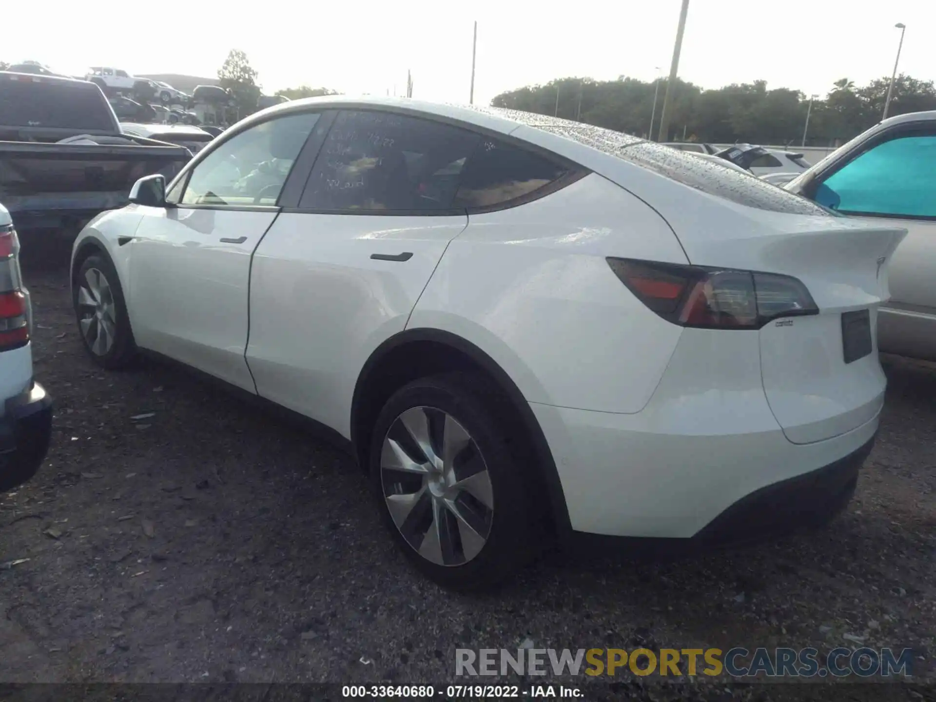 3 Photograph of a damaged car 5YJYGDEE0MF258018 TESLA MODEL Y 2021