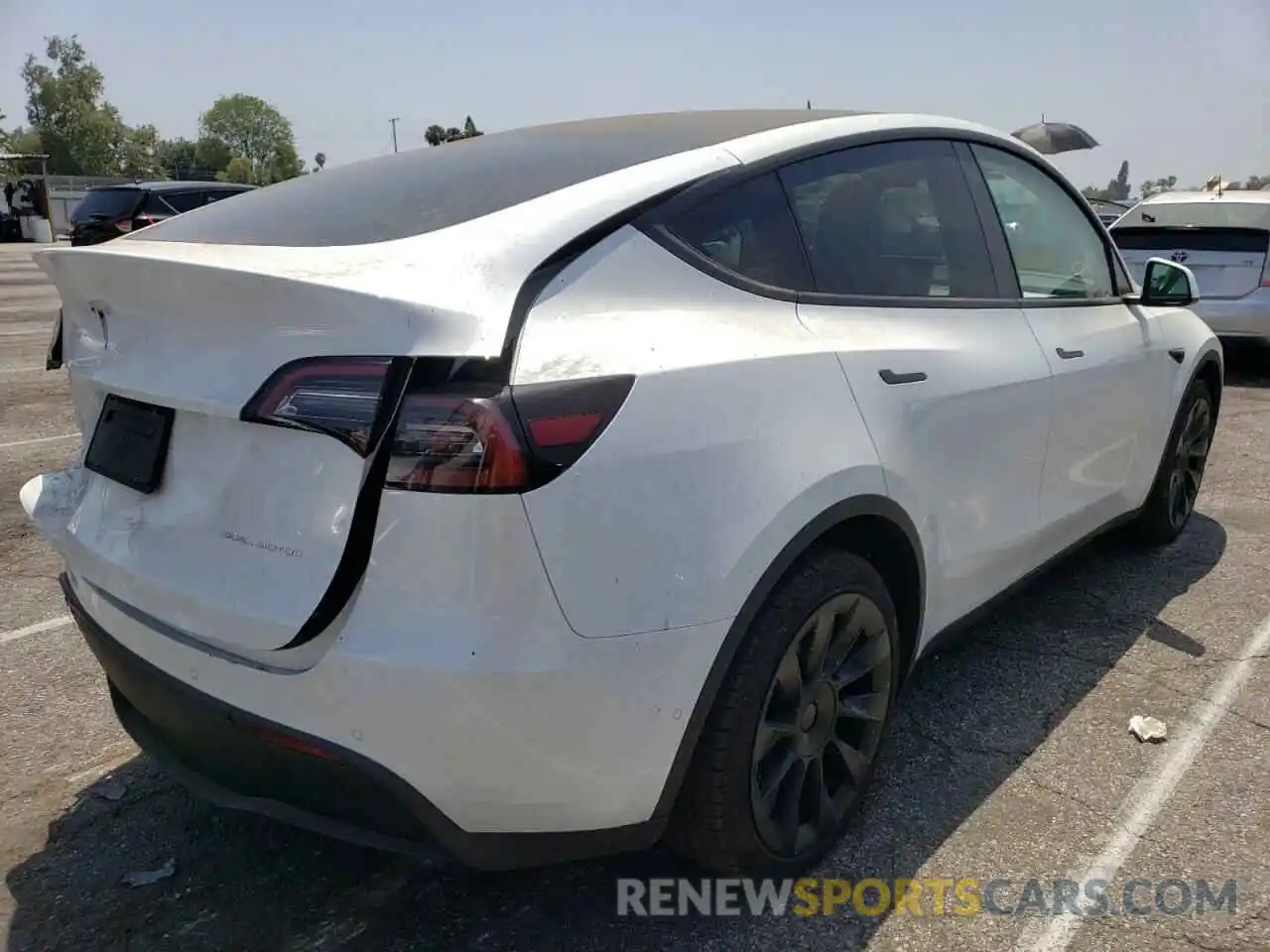 4 Photograph of a damaged car 5YJYGDEE0MF269133 TESLA MODEL Y 2021