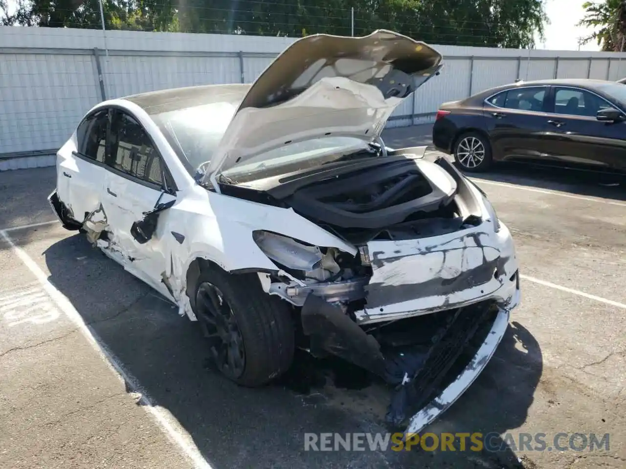 1 Photograph of a damaged car 5YJYGDEE0MF272422 TESLA MODEL Y 2021