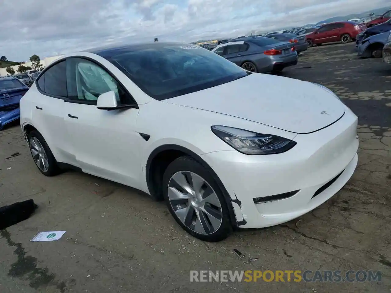 4 Photograph of a damaged car 5YJYGDEE0MF277118 TESLA MODEL Y 2021