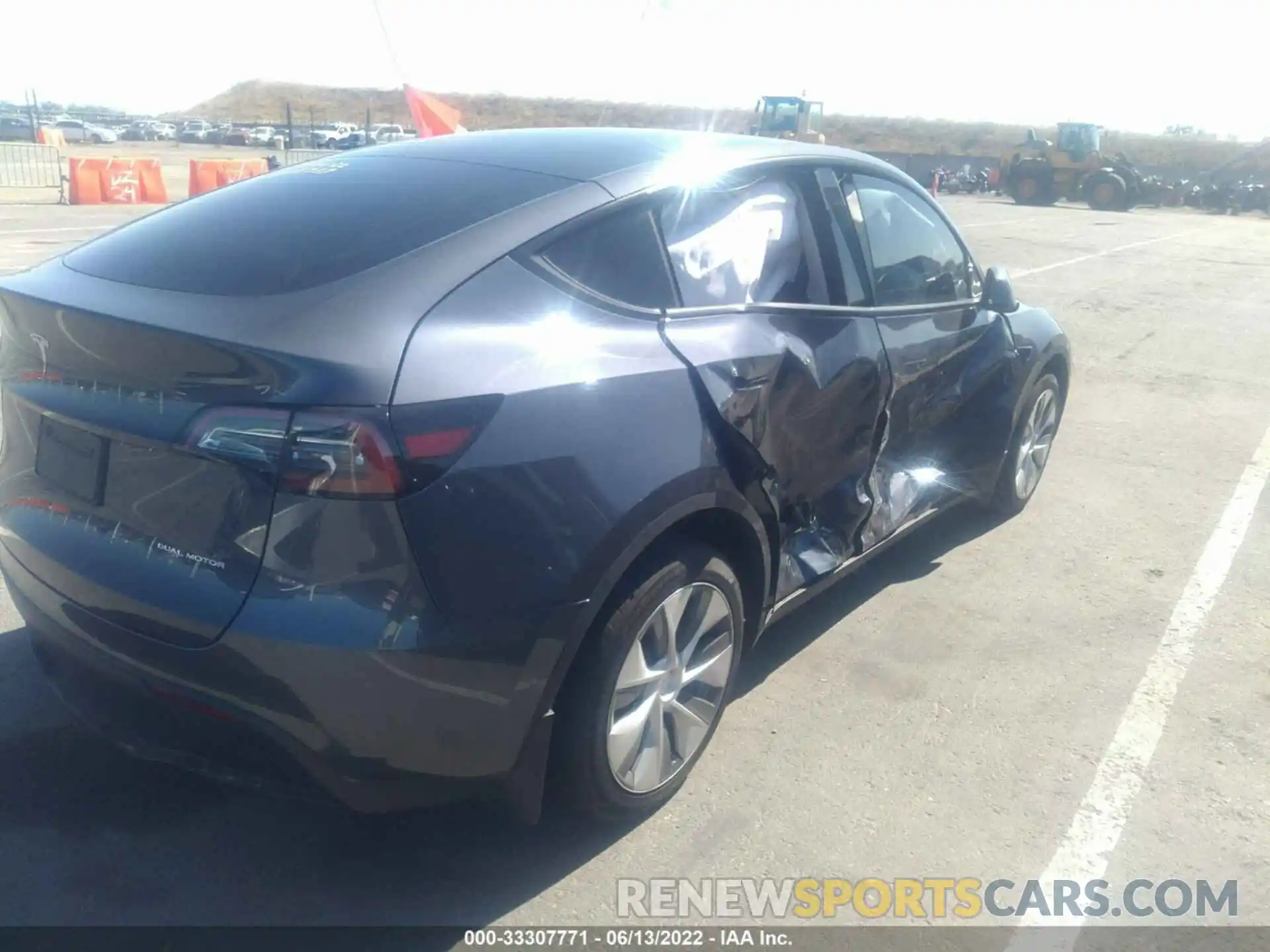 4 Photograph of a damaged car 5YJYGDEE0MF279550 TESLA MODEL Y 2021