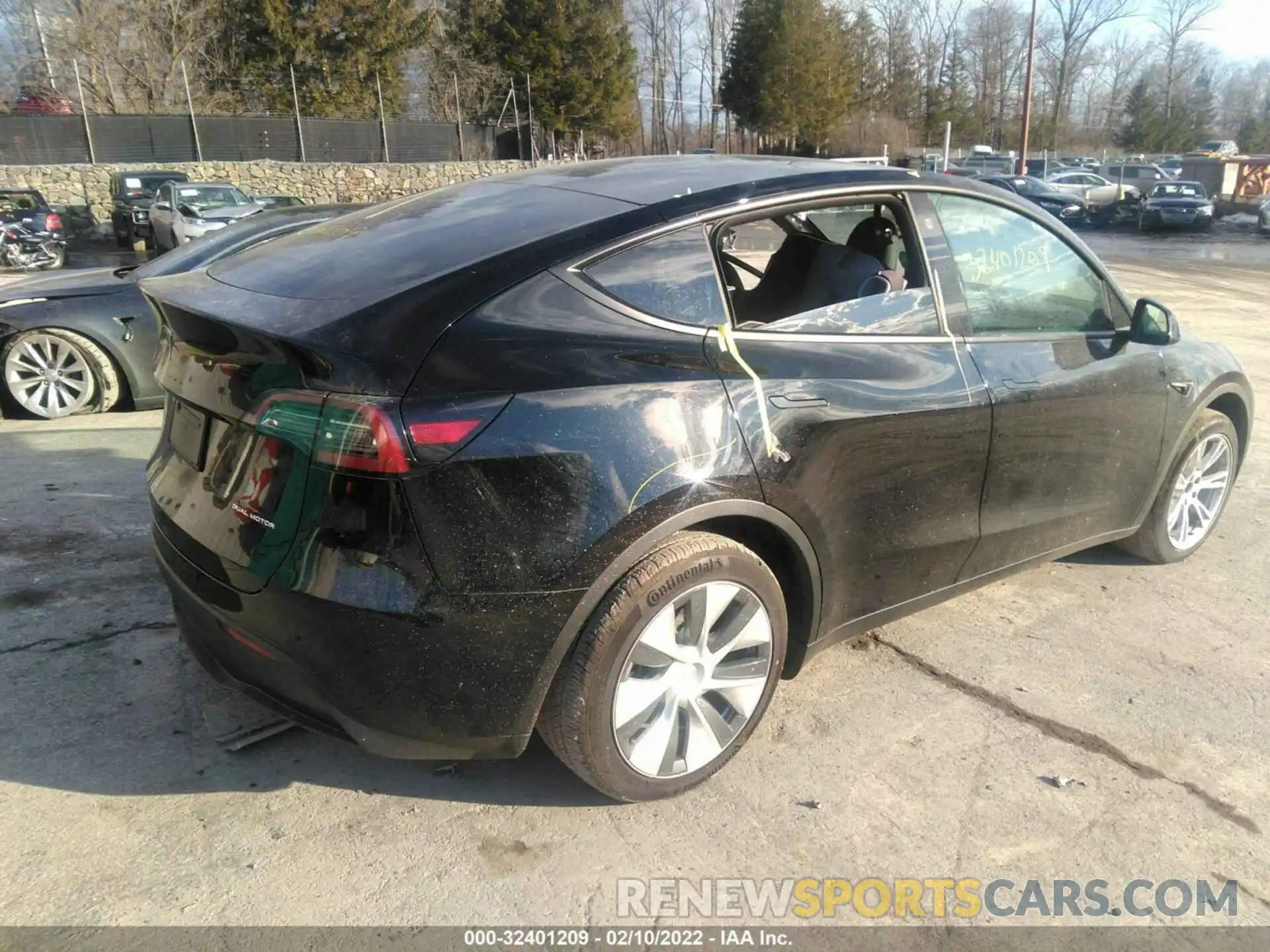 4 Photograph of a damaged car 5YJYGDEE0MF298776 TESLA MODEL Y 2021