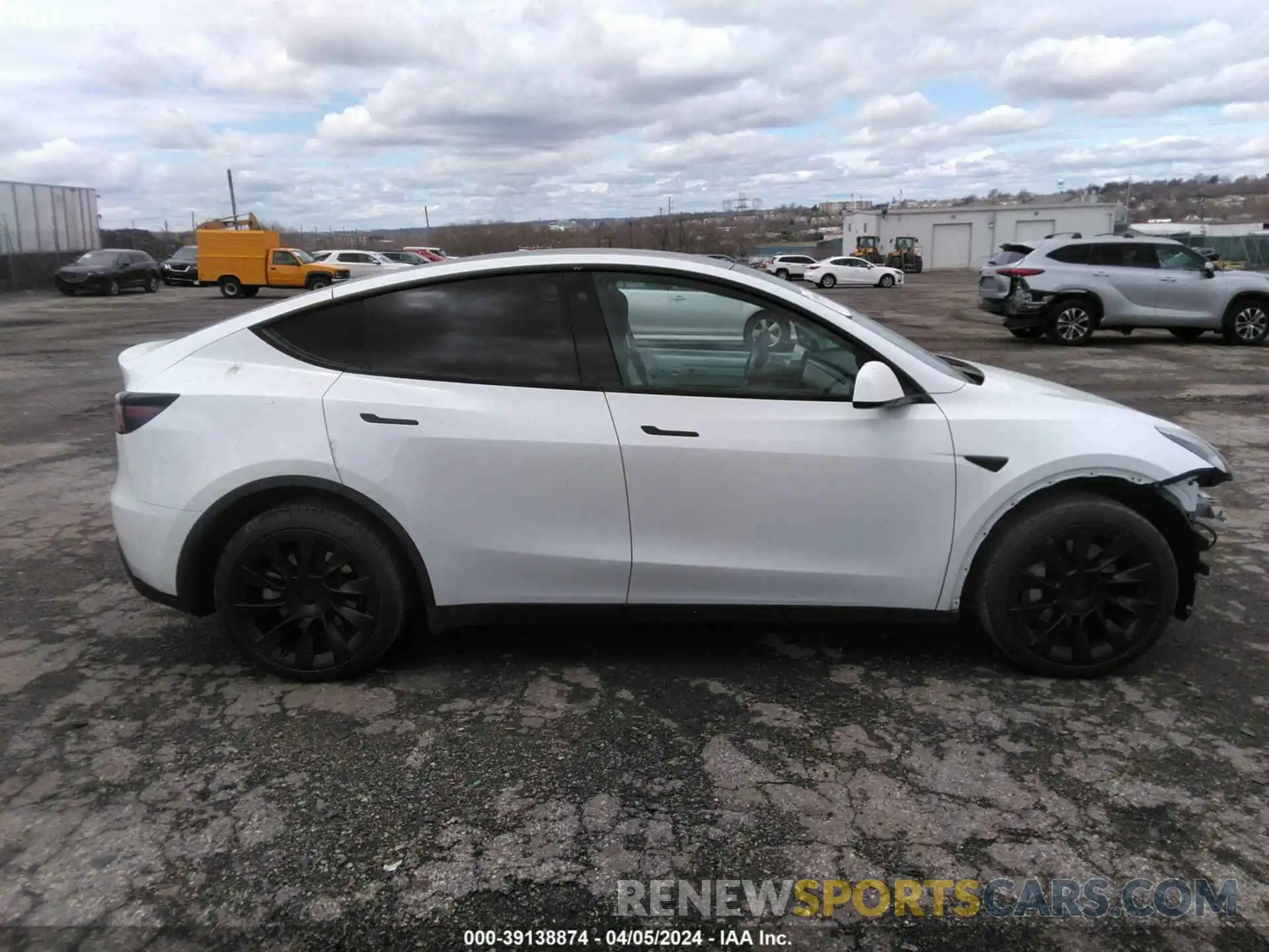 14 Photograph of a damaged car 5YJYGDEE0MF301868 TESLA MODEL Y 2021