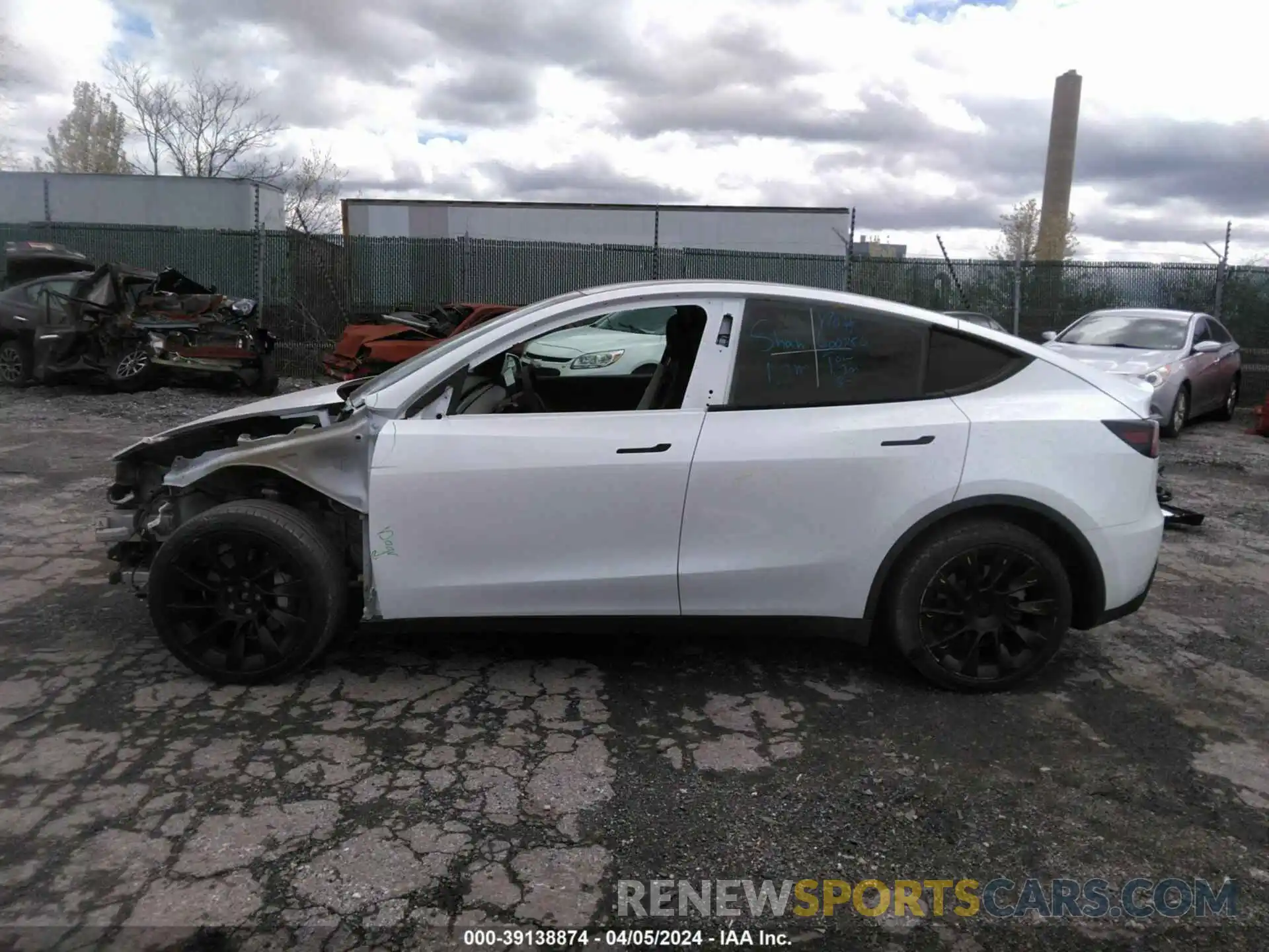 15 Photograph of a damaged car 5YJYGDEE0MF301868 TESLA MODEL Y 2021