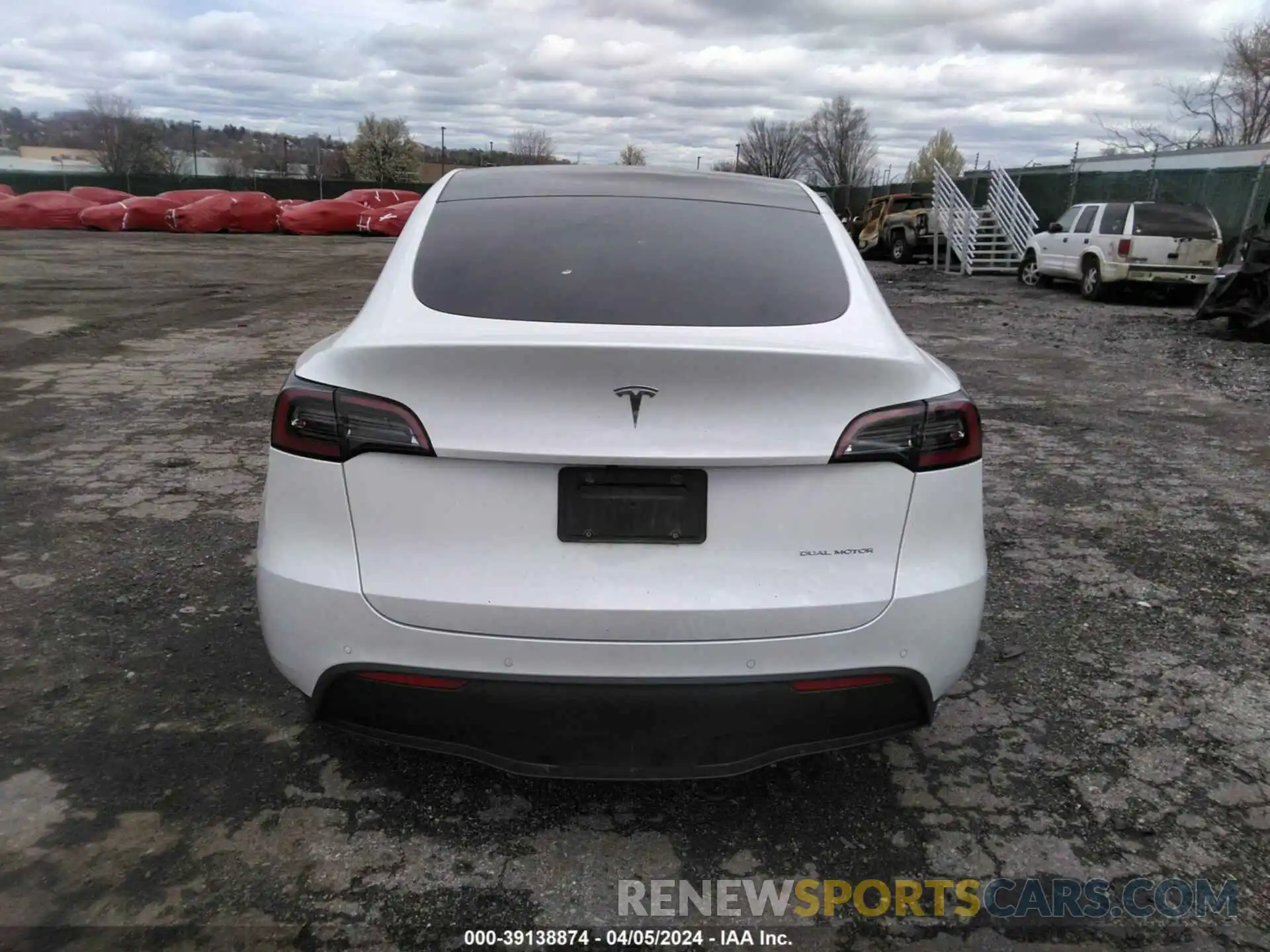 17 Photograph of a damaged car 5YJYGDEE0MF301868 TESLA MODEL Y 2021