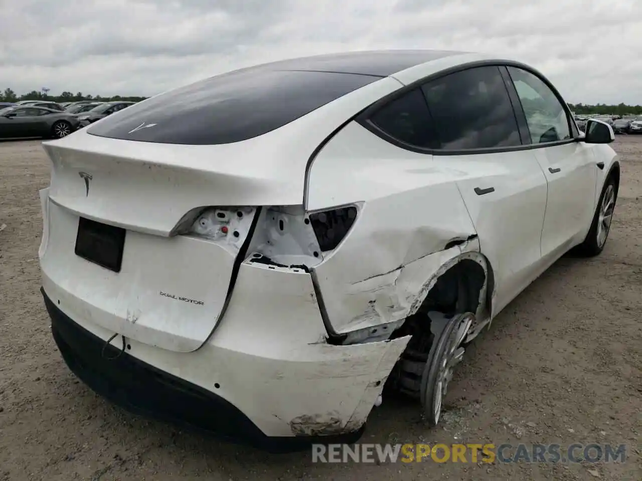 4 Photograph of a damaged car 5YJYGDEE1MF064016 TESLA MODEL Y 2021