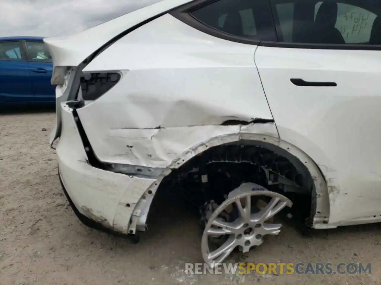 9 Photograph of a damaged car 5YJYGDEE1MF064016 TESLA MODEL Y 2021