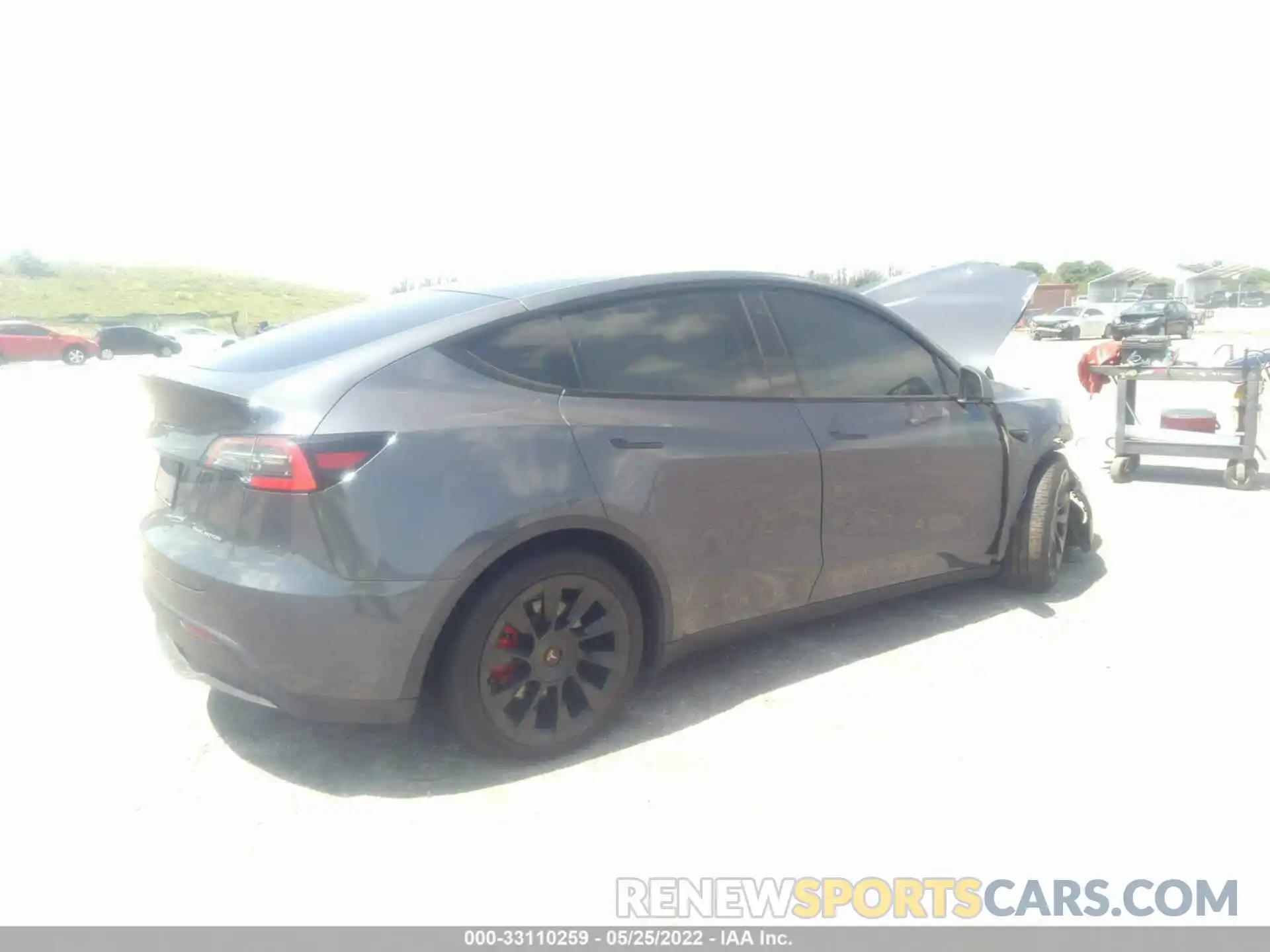 4 Photograph of a damaged car 5YJYGDEE1MF064730 TESLA MODEL Y 2021