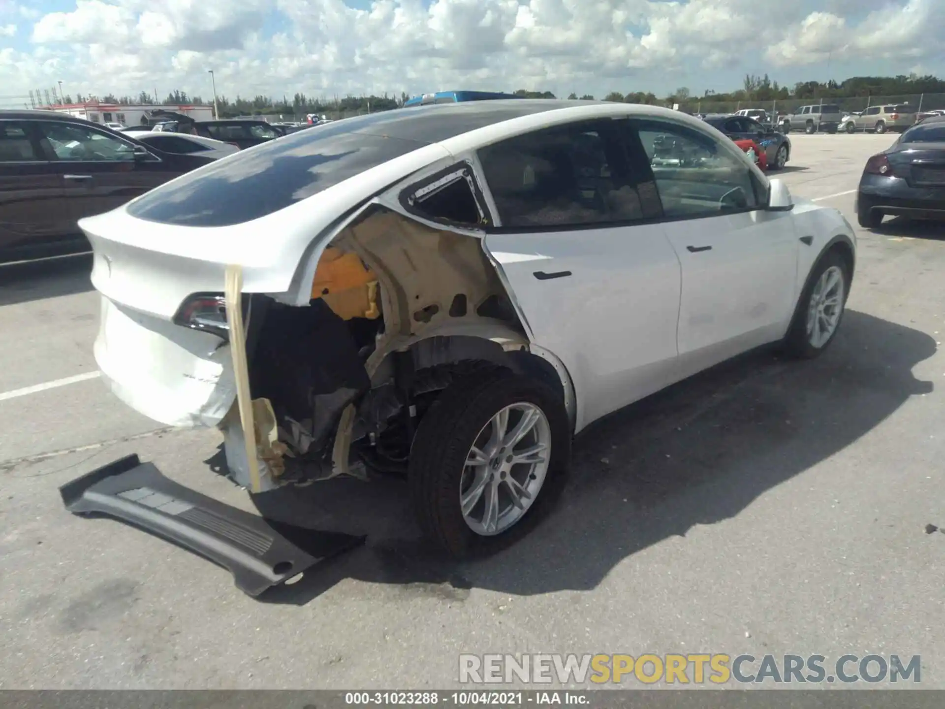 4 Photograph of a damaged car 5YJYGDEE1MF066185 TESLA MODEL Y 2021